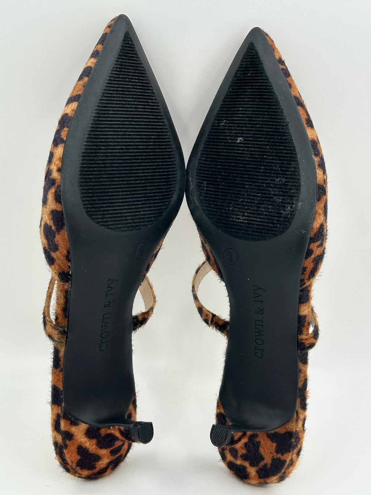 CROWN & IVY Size 9 Animal Print Women Pumps