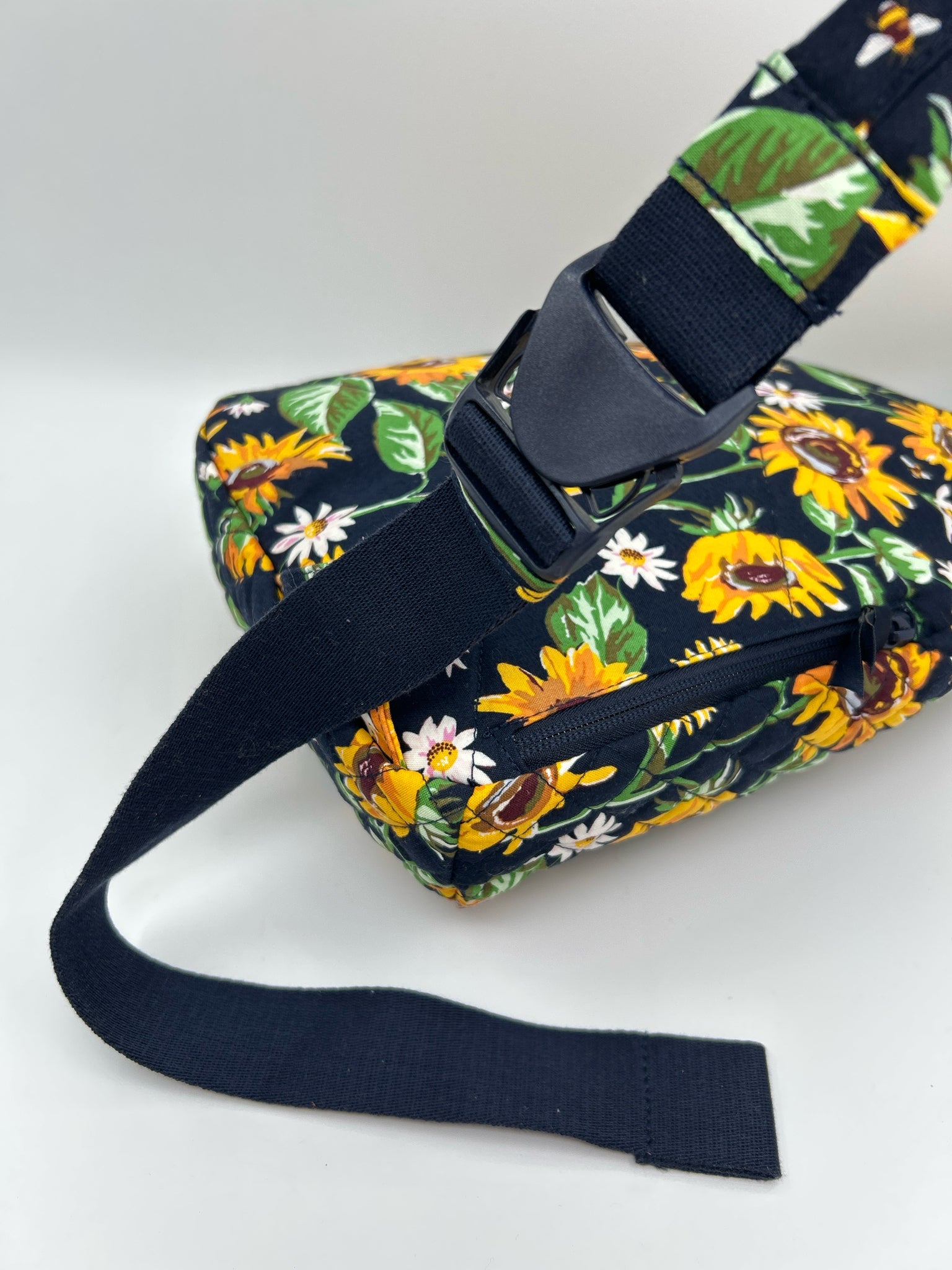 VERA BRADLEY Navy Print Women Backpack