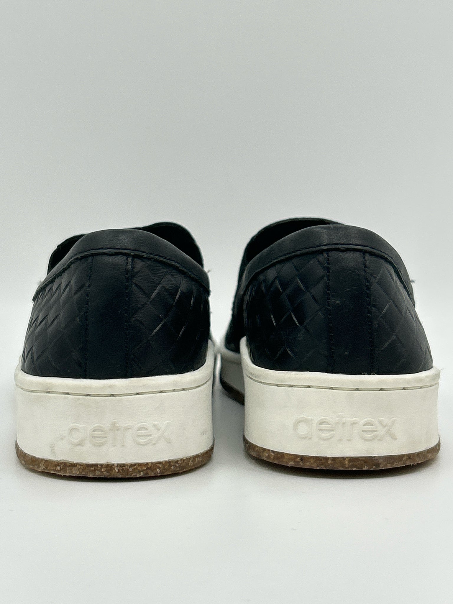 AETREX Size 8.5 Black Women Sneakers