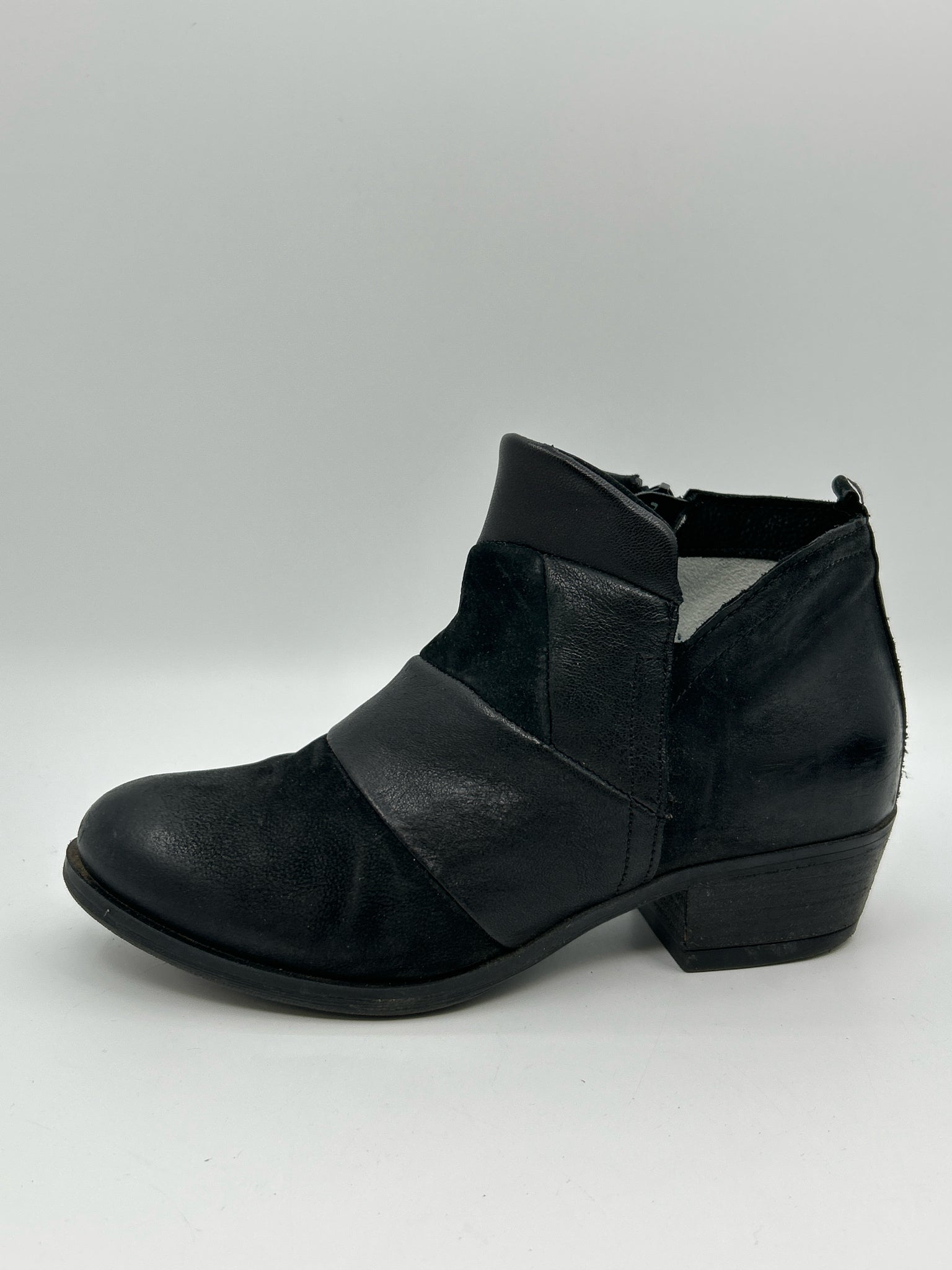 MIZ MOOZ Size 37 Black Women Booties