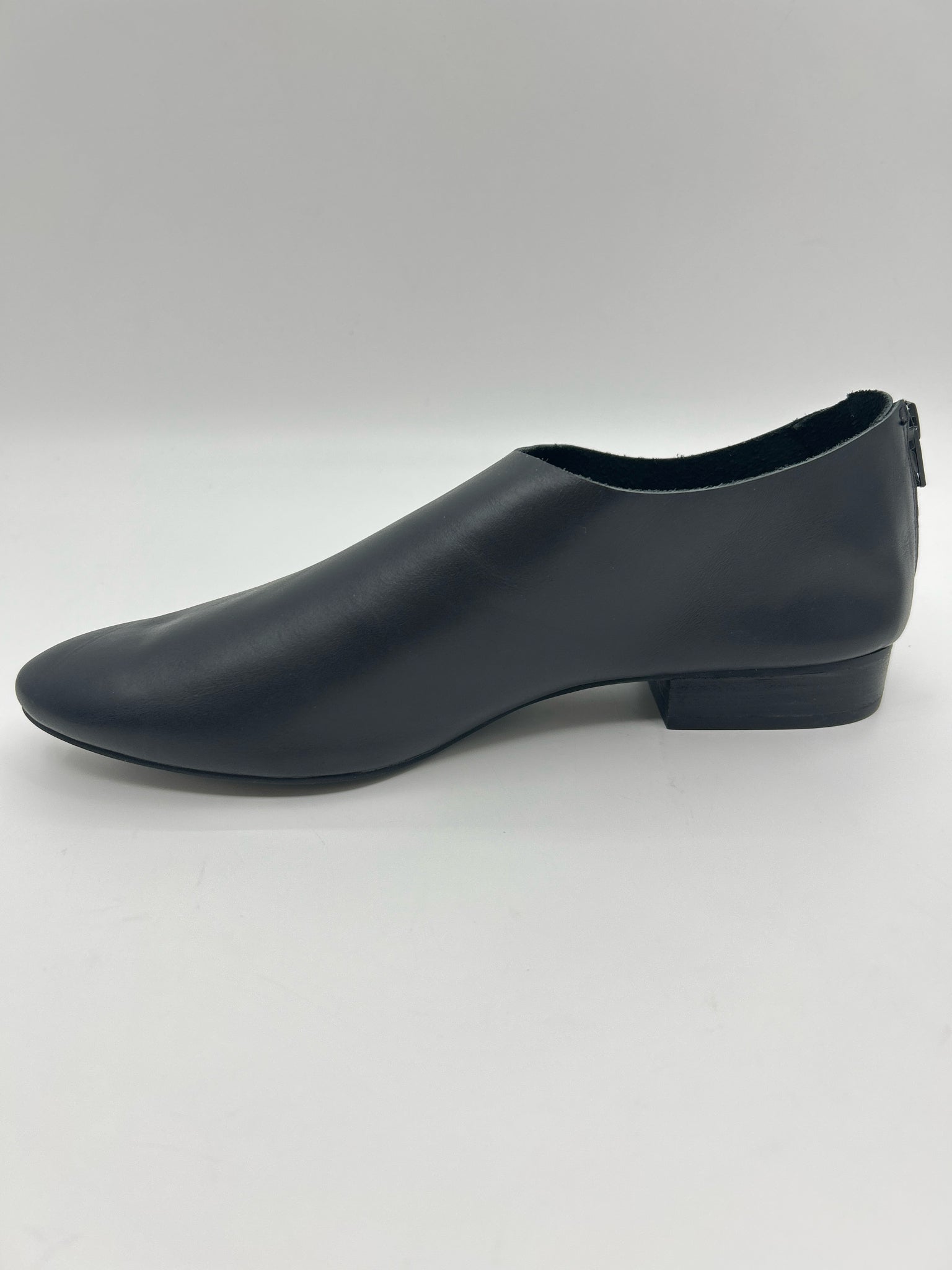 CHOCOLAT BLU Size 10 Black Women Loafer