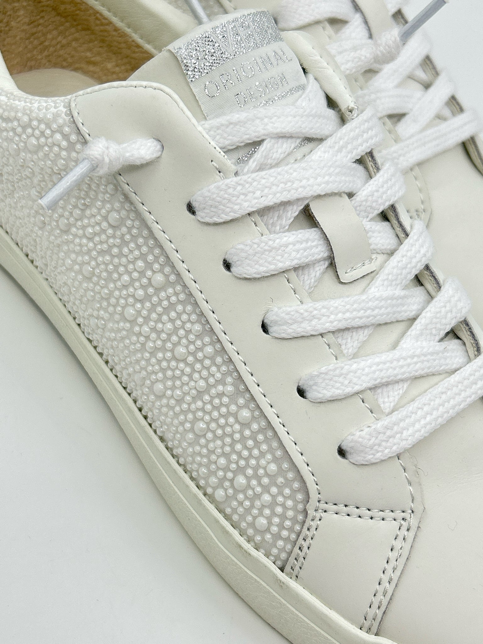 VINTAGE HAVANA Size 8 White Women Sneakers