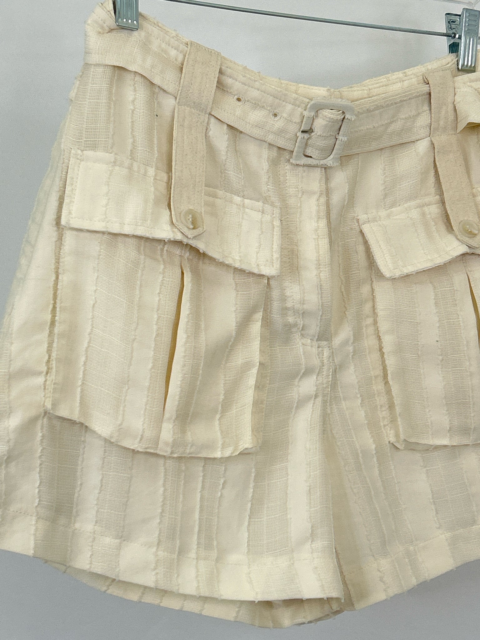 EN Saison Size M Cream Women Shorts