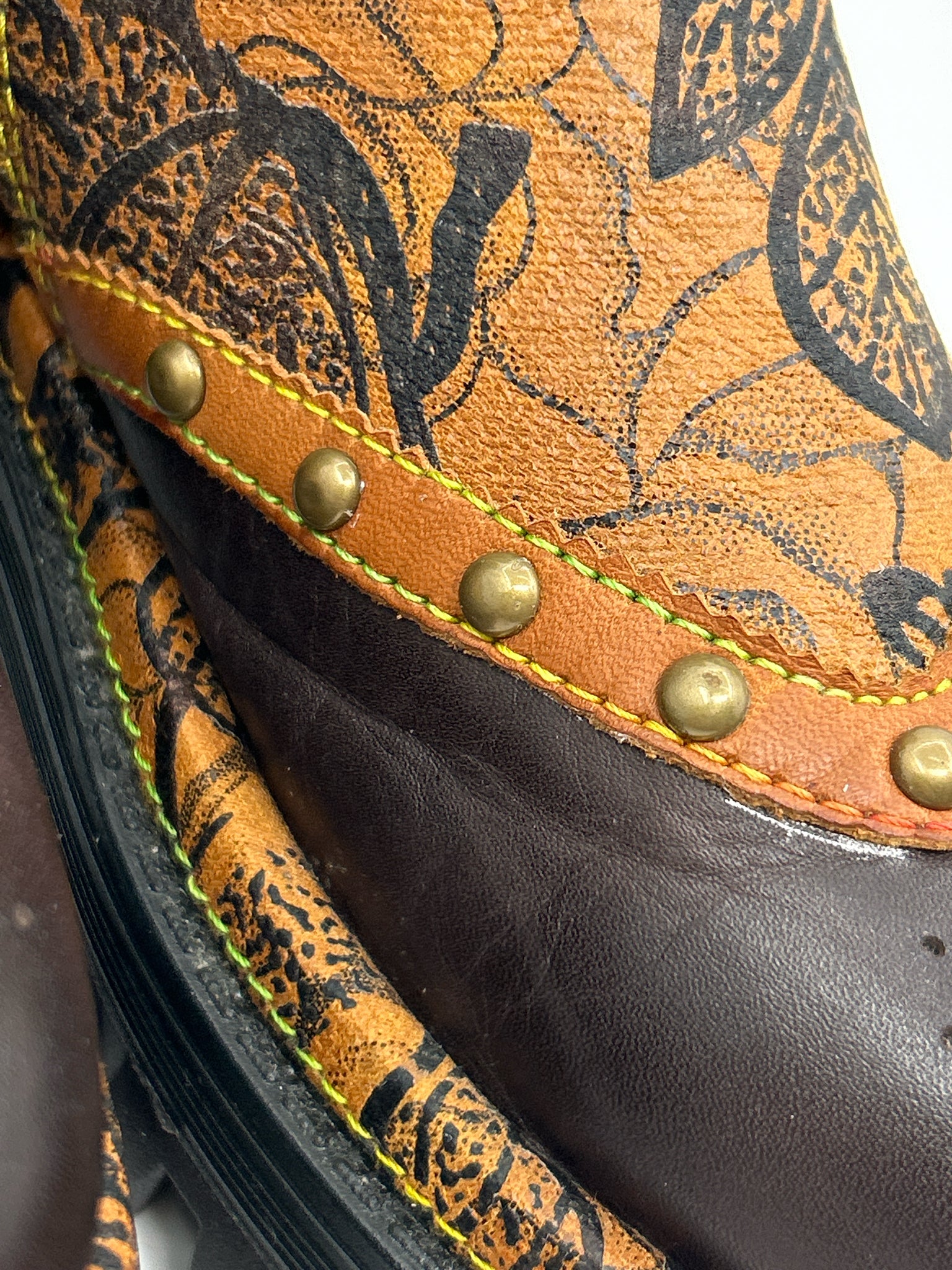 L'ARTISTE Size 38 tan & black Women Booties