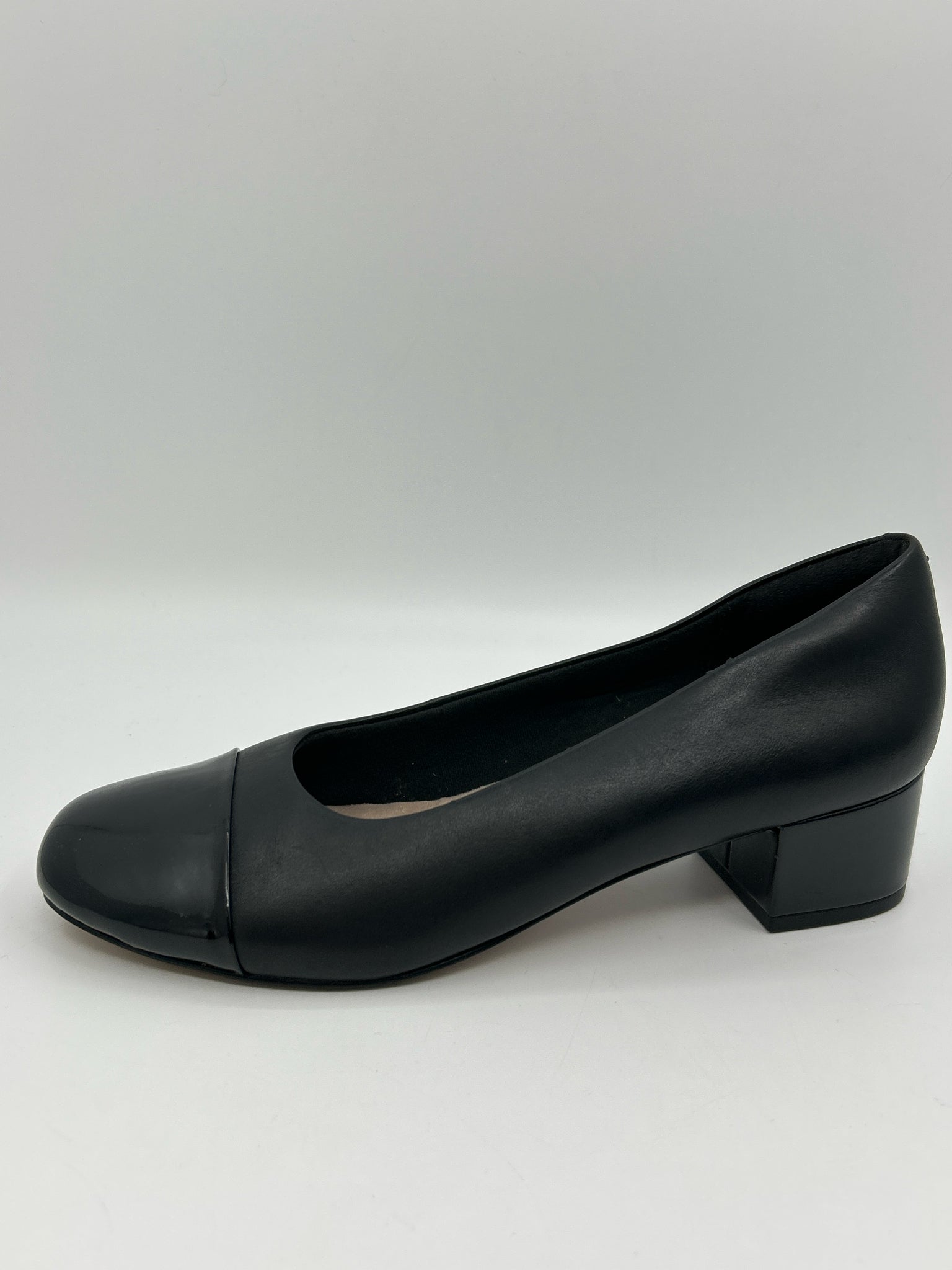 CLARKS COLLECTION Size 9M Black Women Pumps