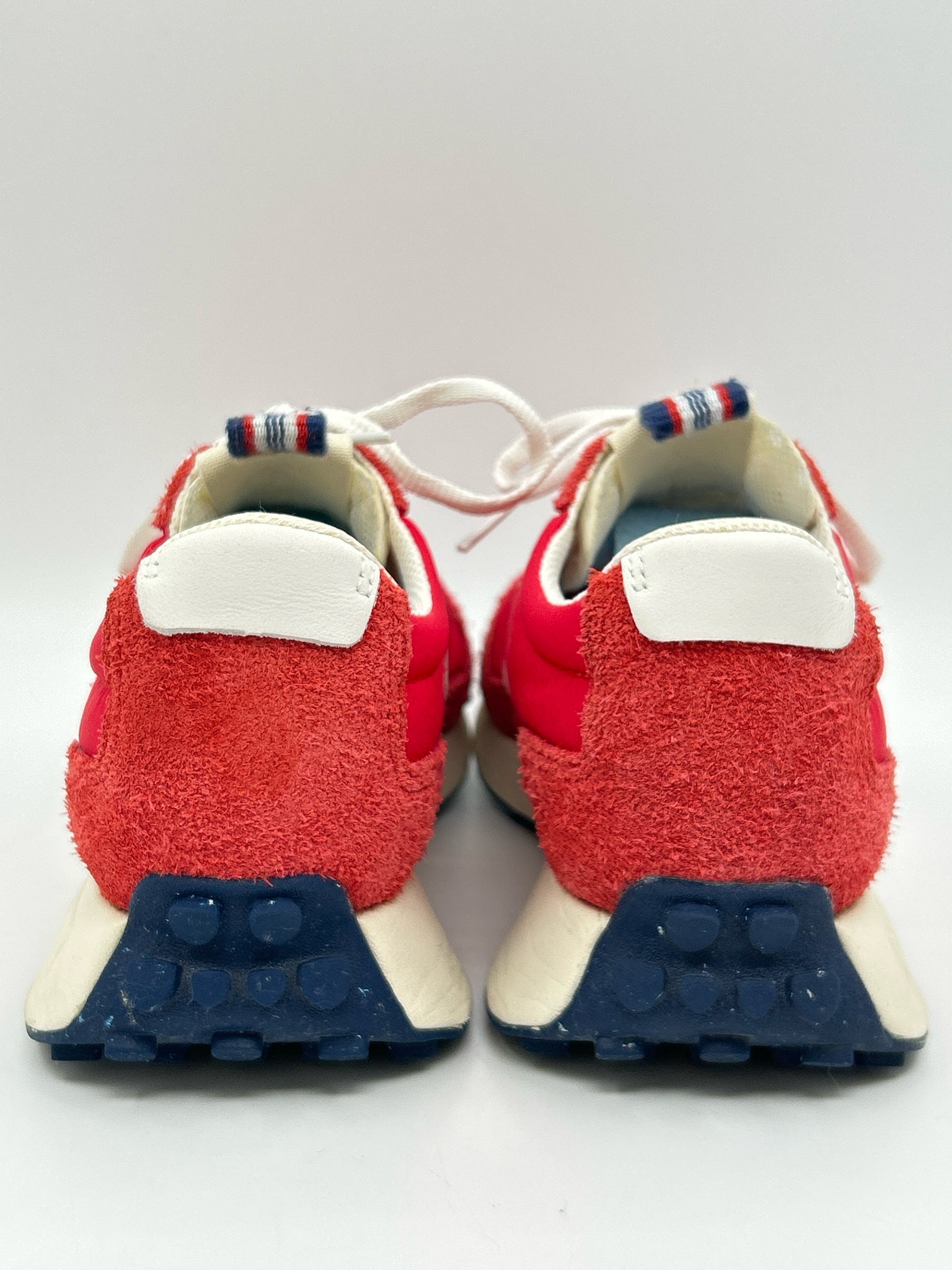 SEAVEES Size 7.5 red and white Women Sneakers