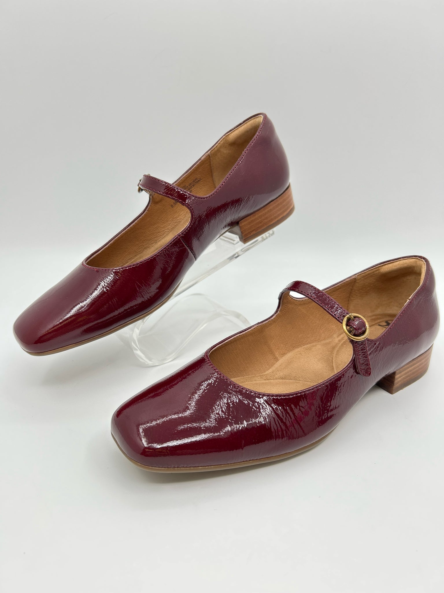 SOFFT Size 8.5M Burgundy Women Flats