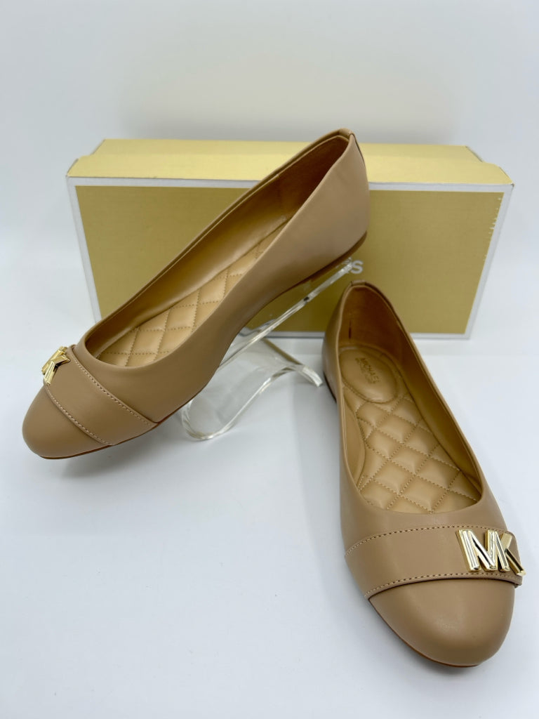 MICHAEL MICHAEL KORS Women Size 9M Camel Flats