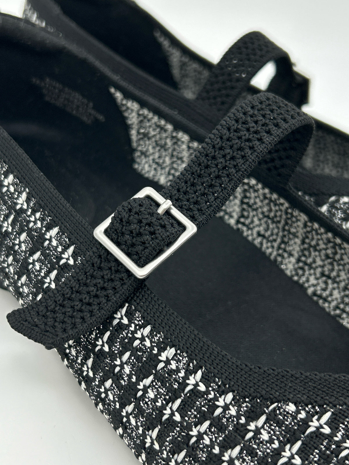 VIVAIA Size 9/9.5 Black & White Women Flats