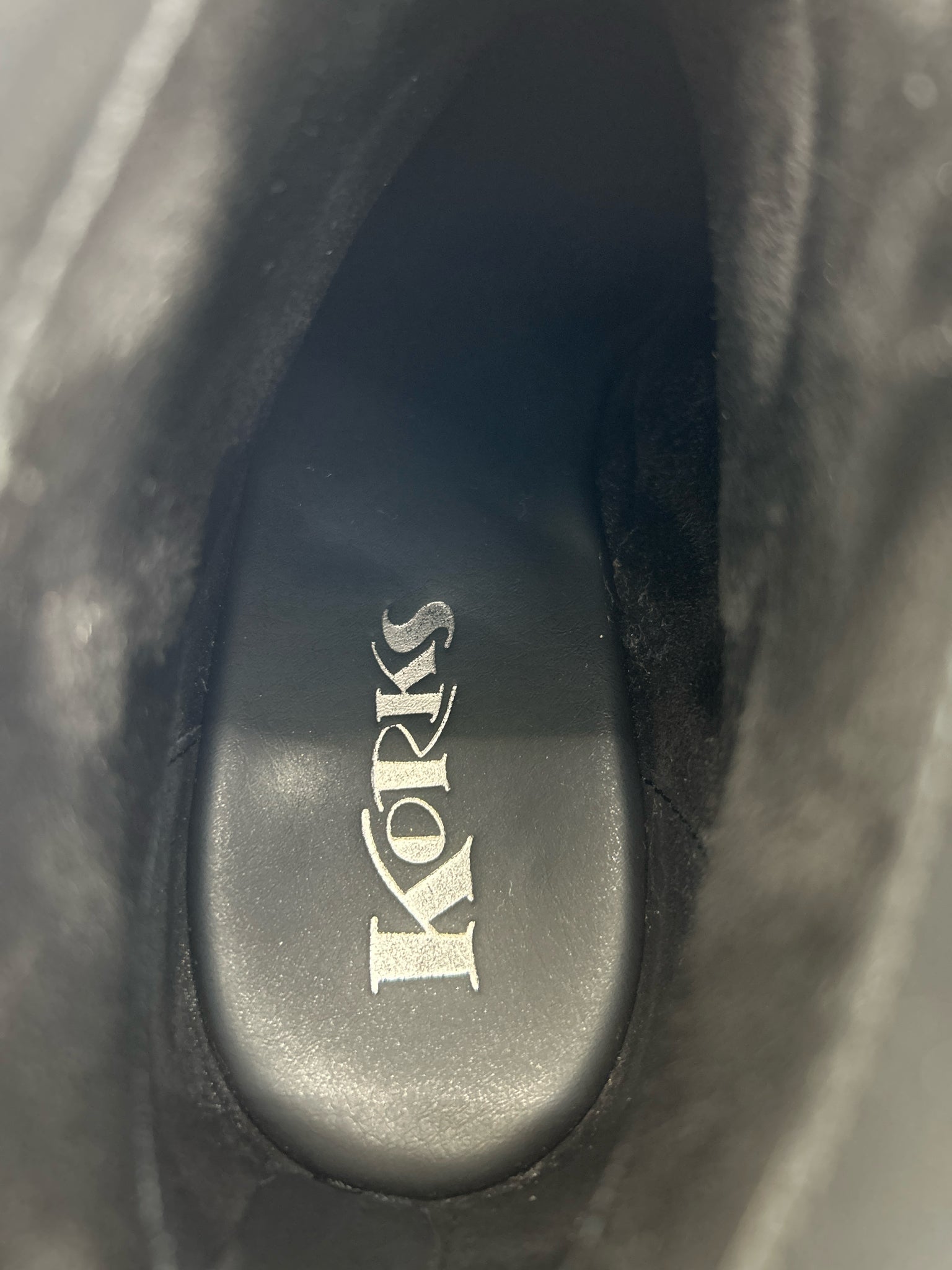 Korks Size 8M Black Women Booties