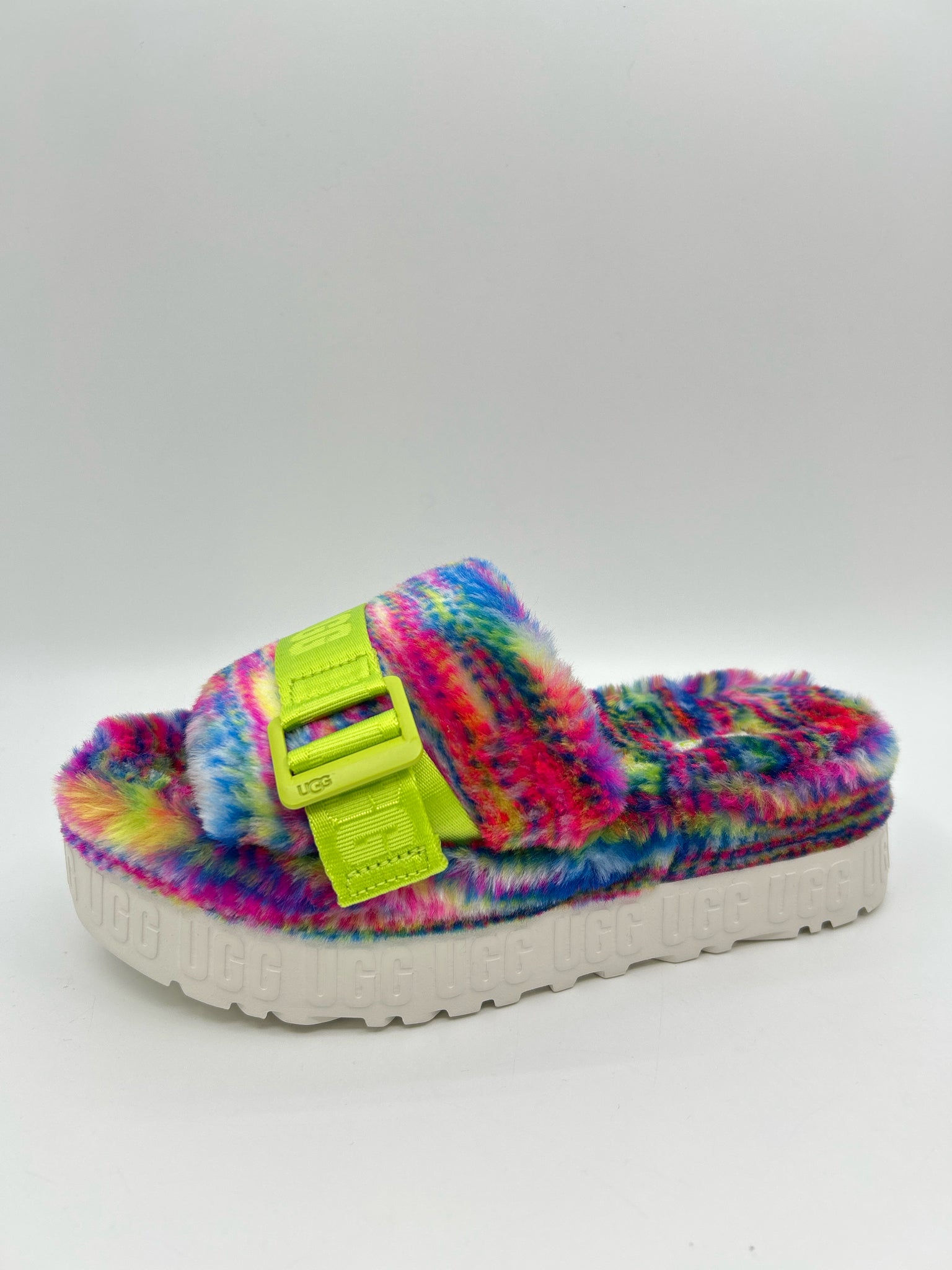 UGG Size 6 Multi-Color Women Flats