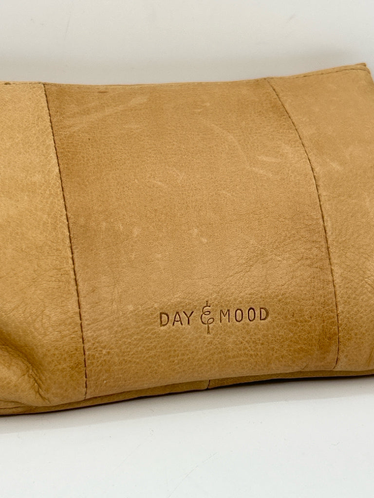 DAY & MOOD Tan Purse