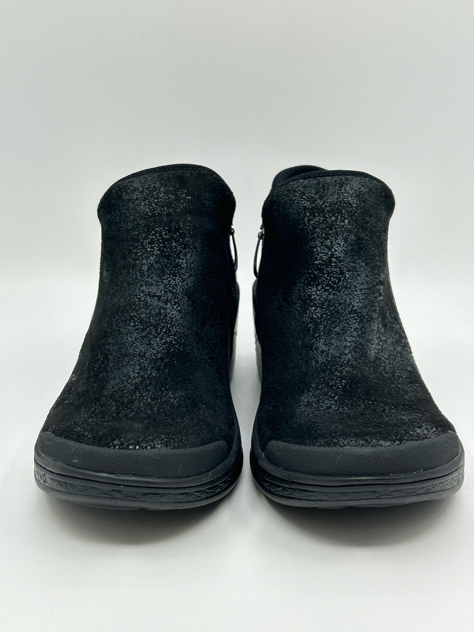 BZEES Size 9M Black Women Booties