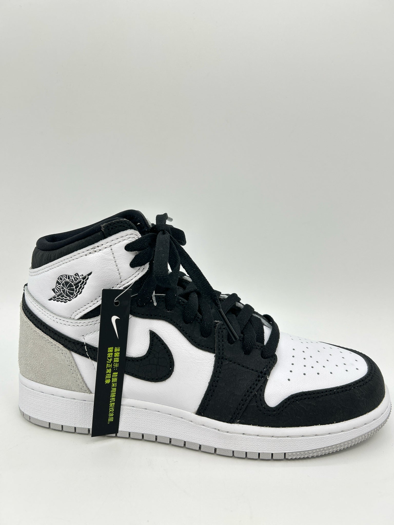 NIKE Size 8 White and Black Women Sneakers NIB