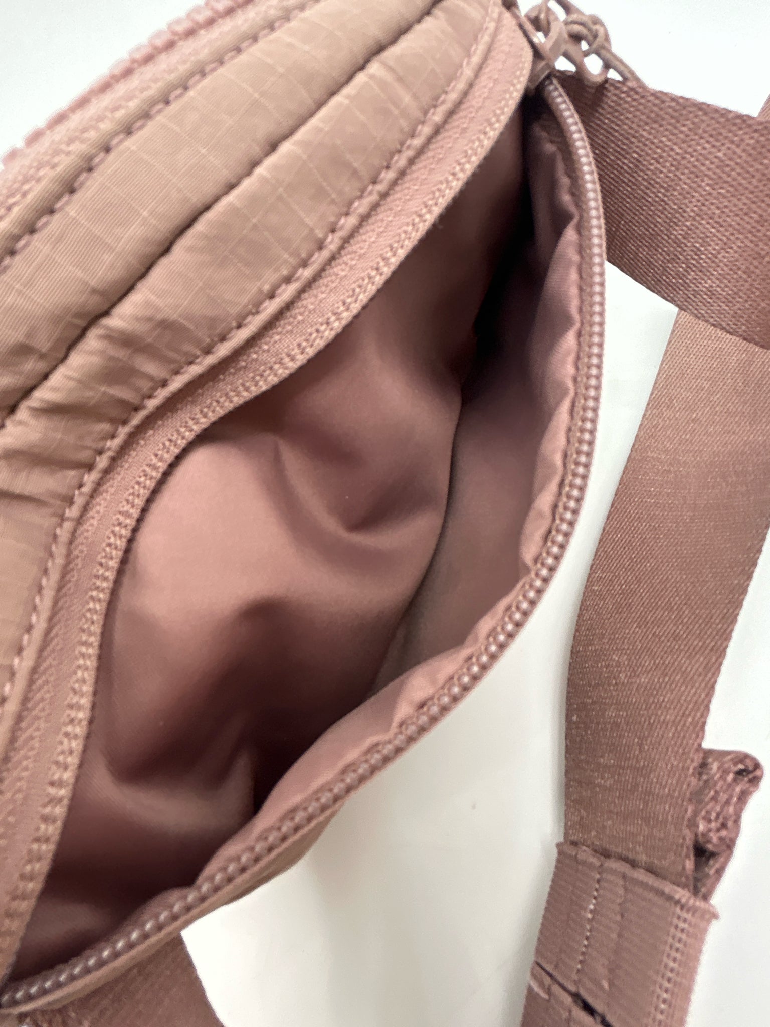 LULULEMON Mauve Women Purse