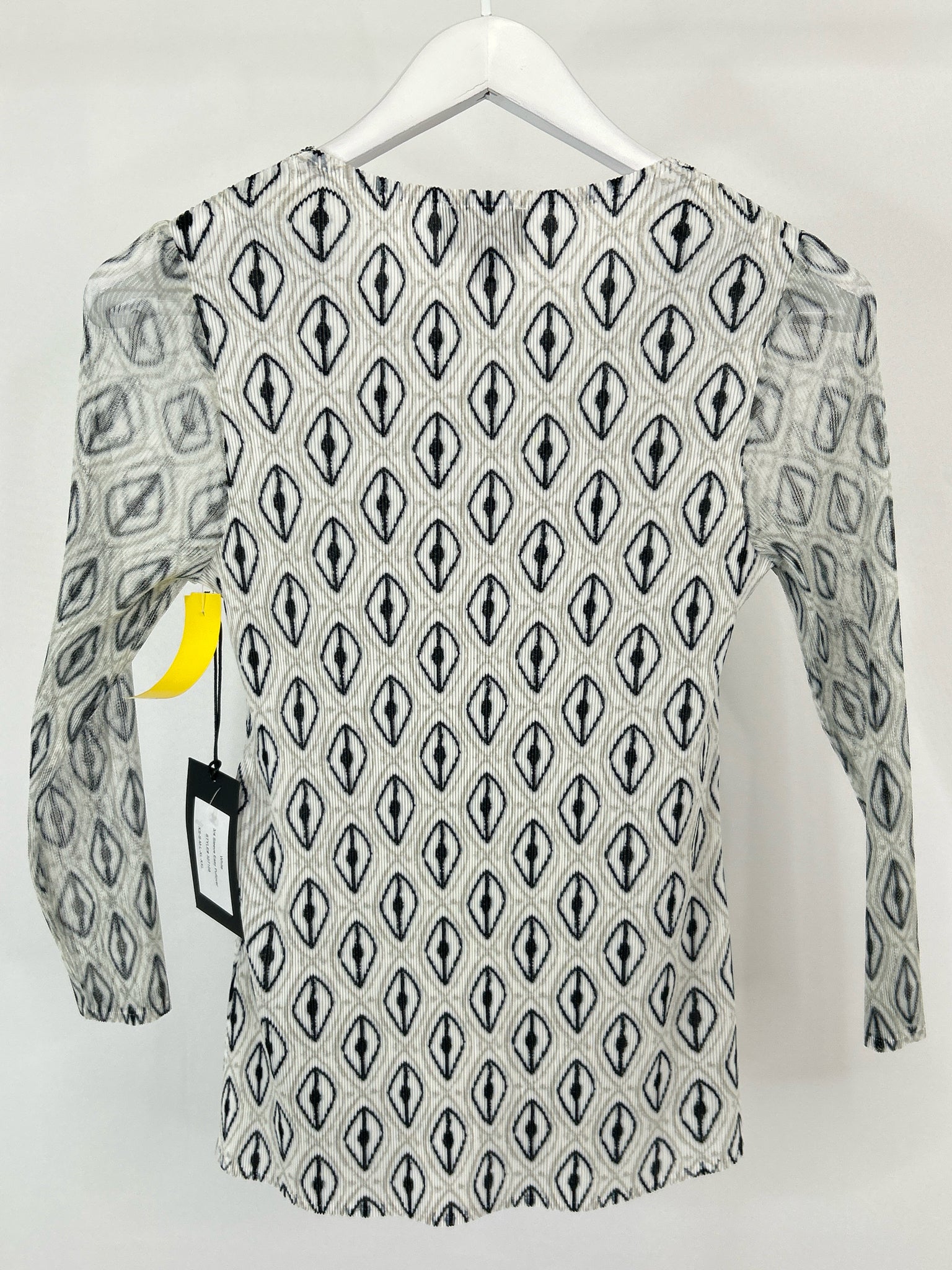OLIVIA BY HABITAT CLOTHES Top NWT SZ S White black Women