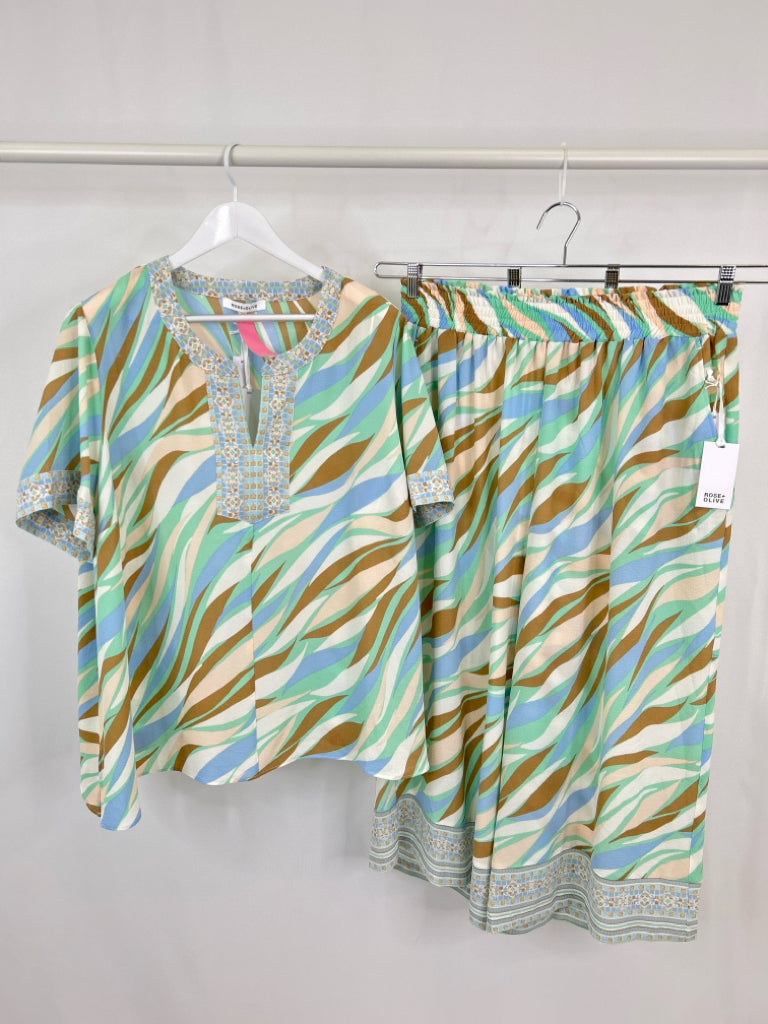 ROSE + OLIVE Size 3X Beige and Blue Women's 2-Piece w/pants