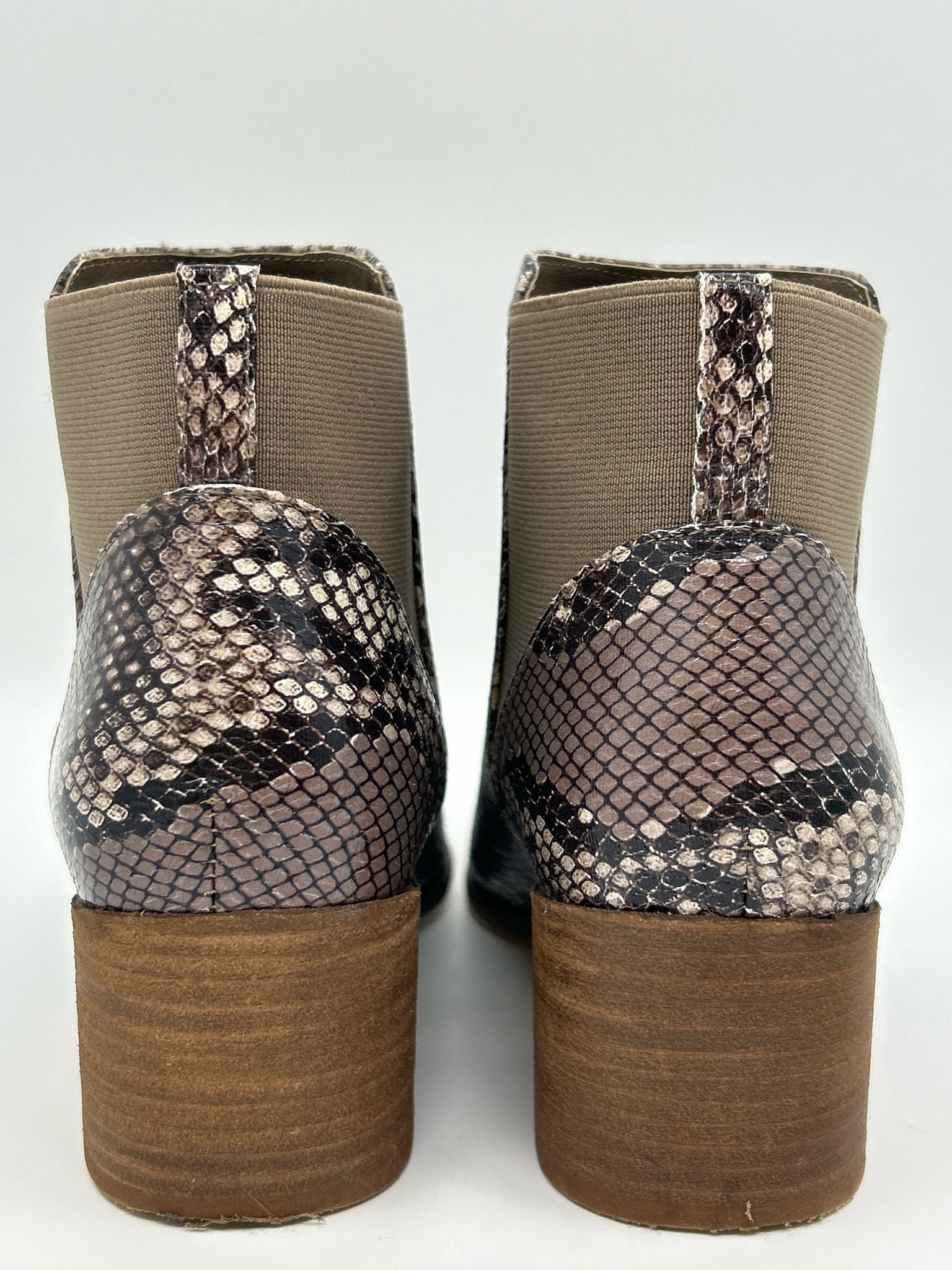 CHINESE LAUNDRY Size 7.5 Gray print Women Booties