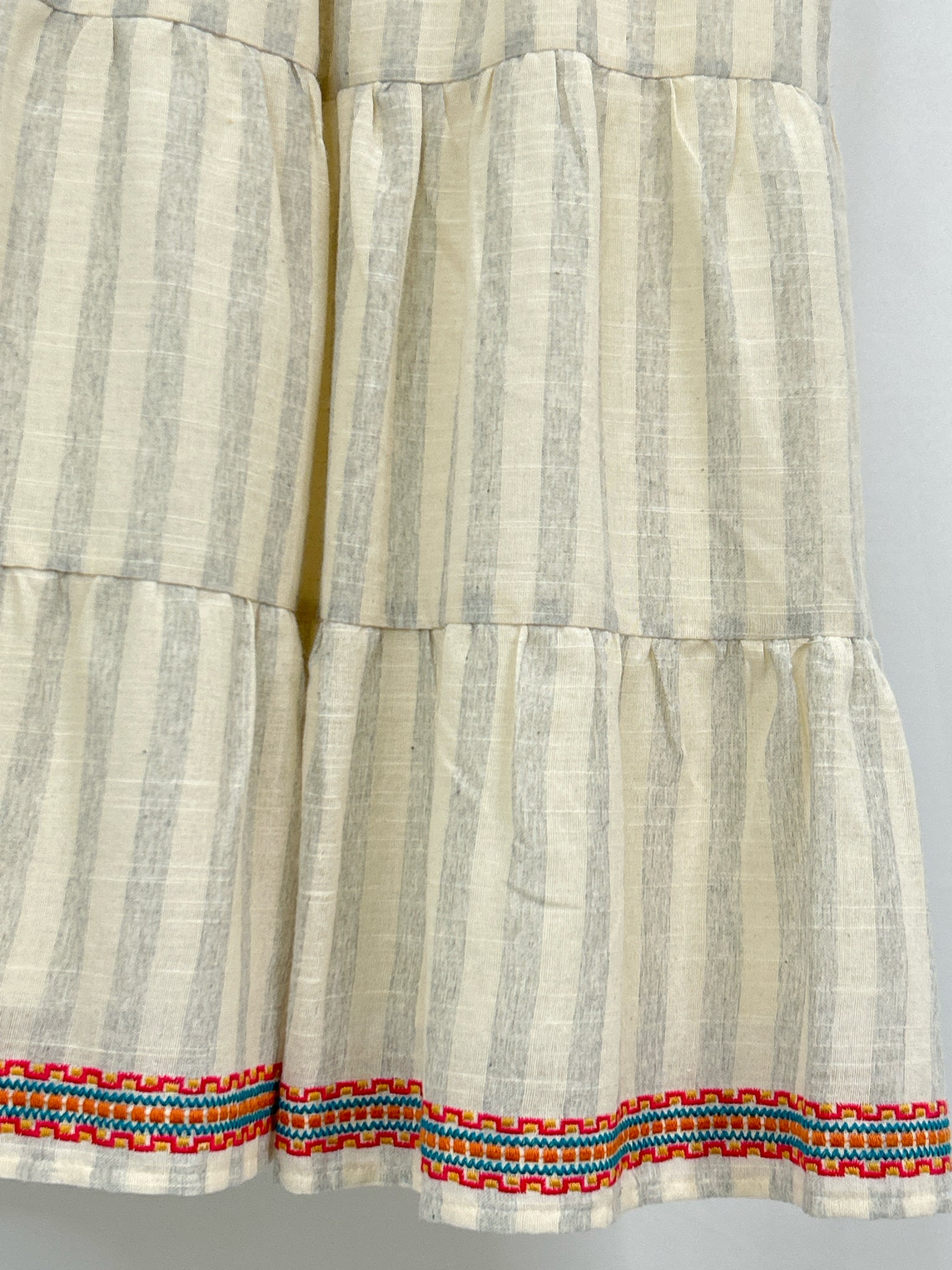 SAVANNA JANE Size M Beige & Grey Women Dress