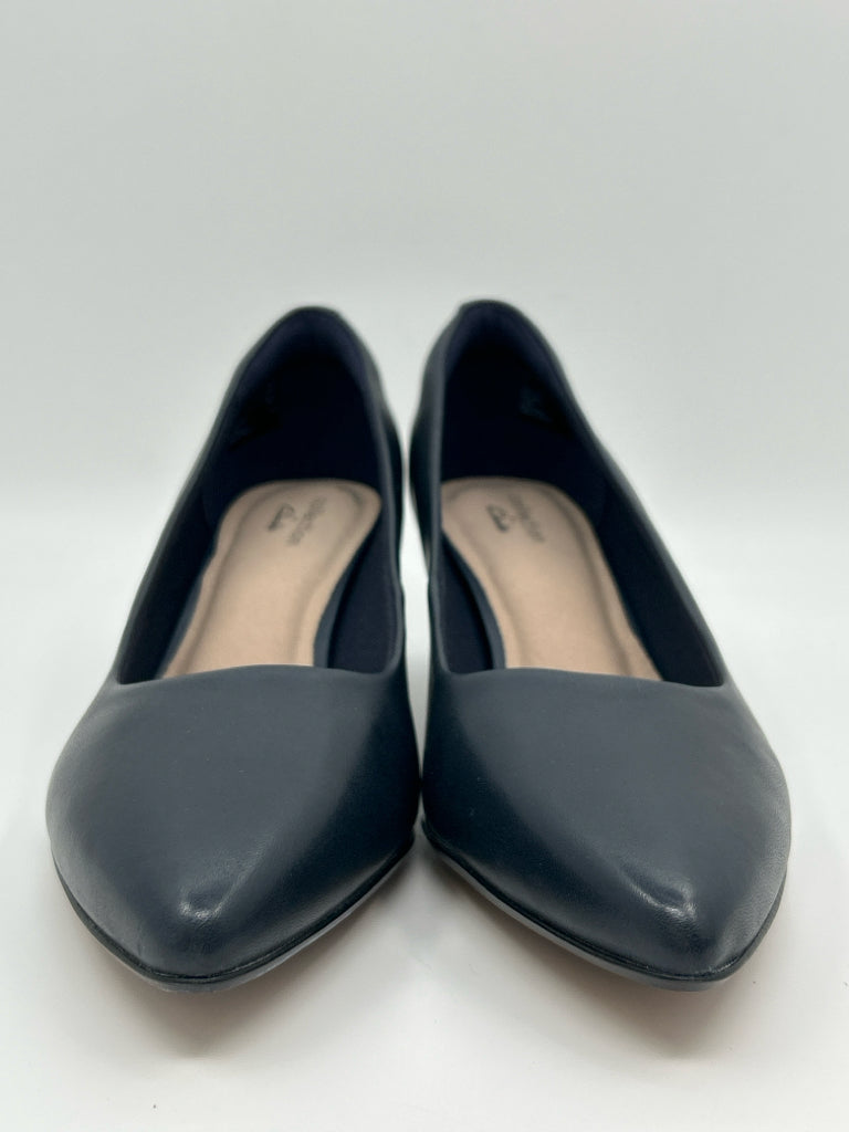 CLARKS COLLECTION Women Size 8.5W Navy Pumps NIB