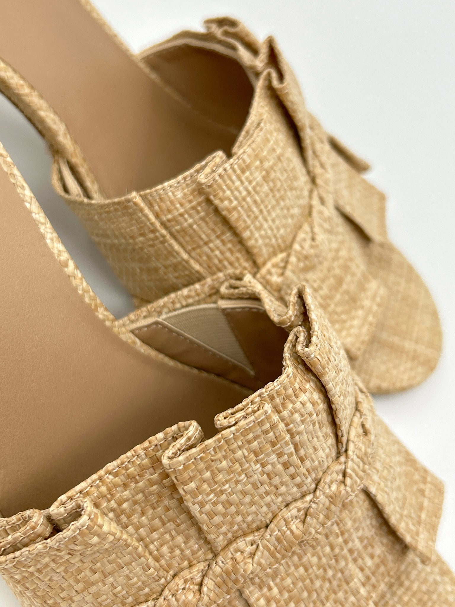 CROWN & IVY Size 9M Natural Women Sandal