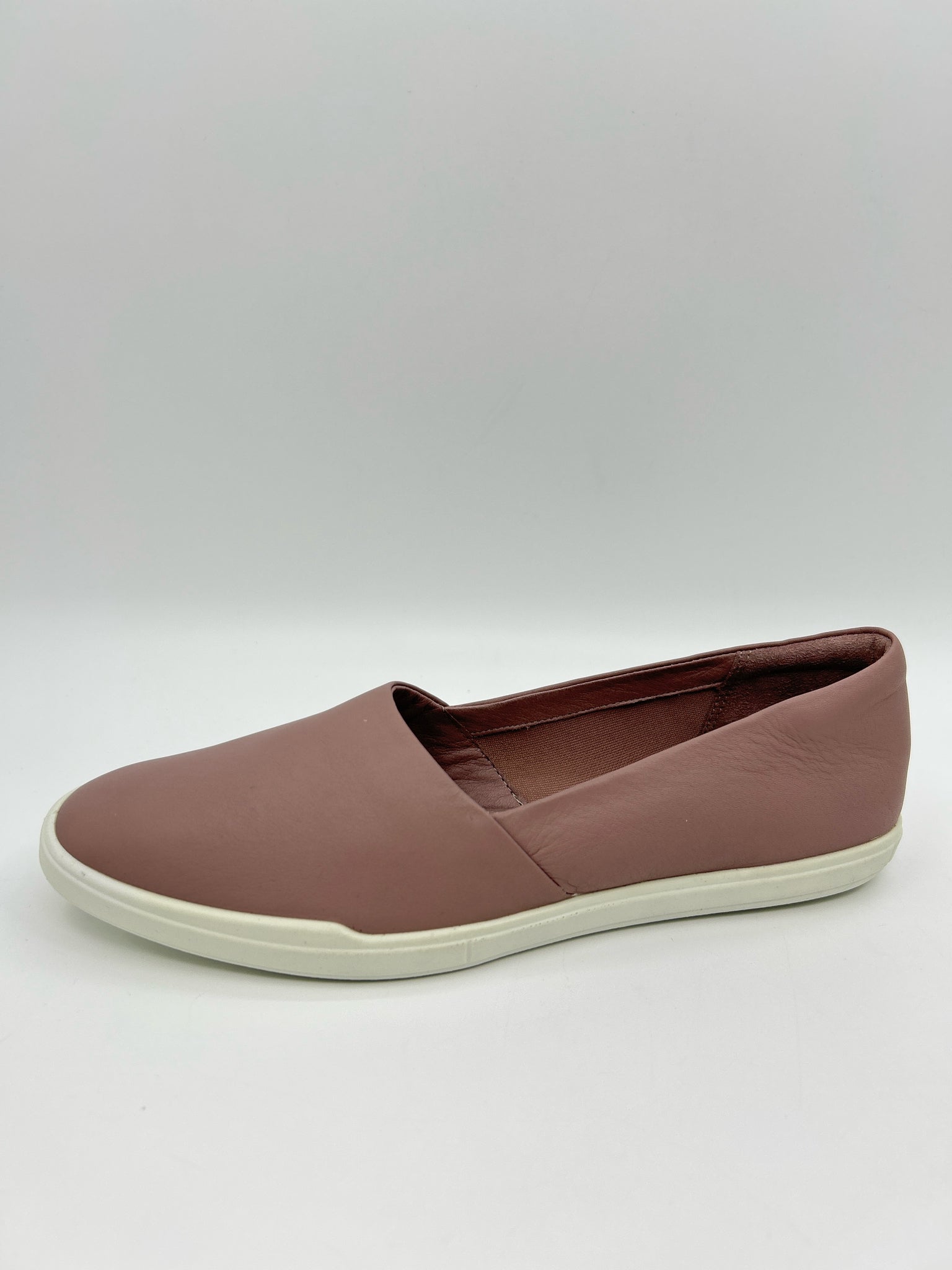 ECCO Size 6.5/7 Rose Women Flats