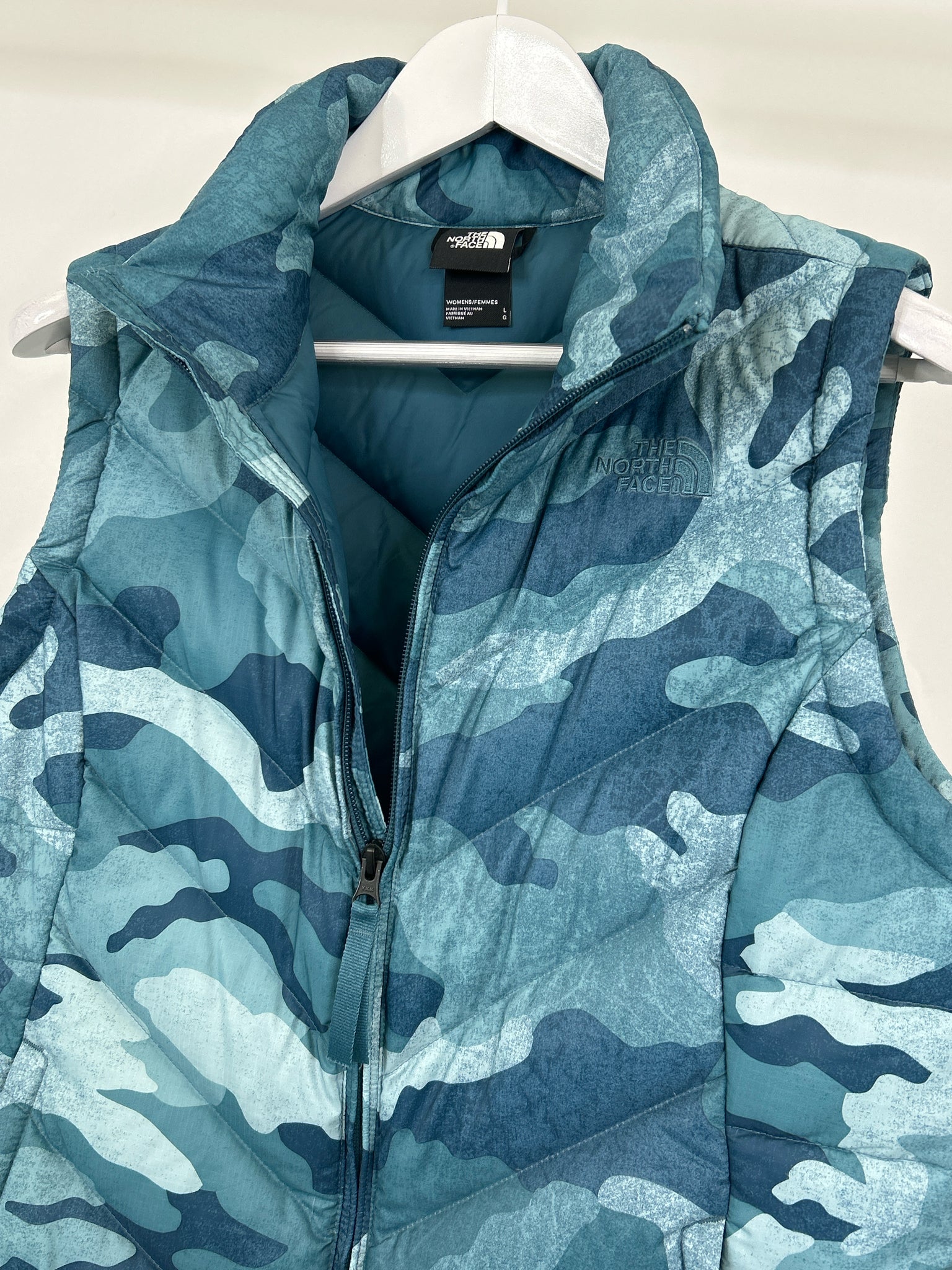 THE NORTH FACE Size L Blue Camo Women Vest NWT