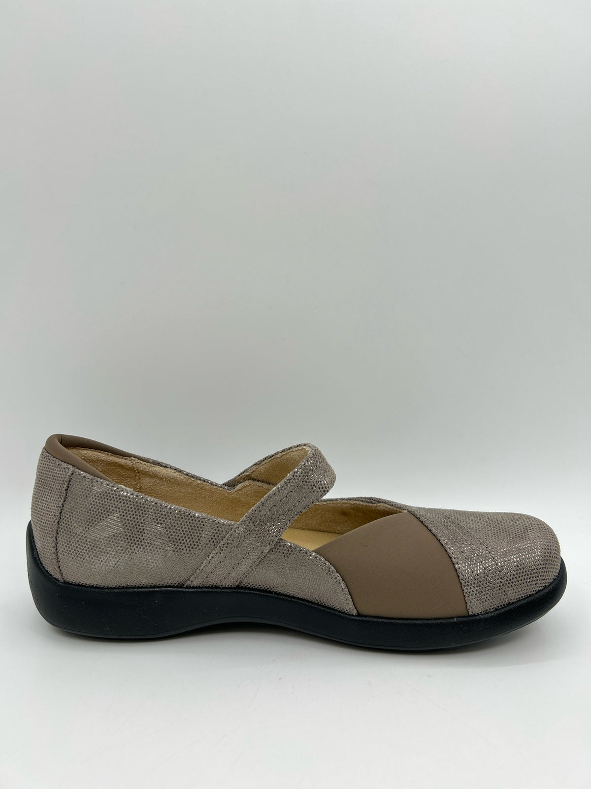 REVERE NIB Size 10M Champagne Women Shoes