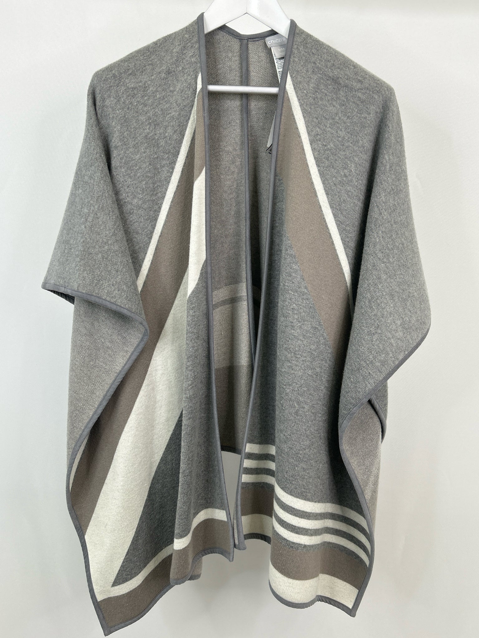 CHICO'S NWT Size S/M Gray Print Women Wrap NWT