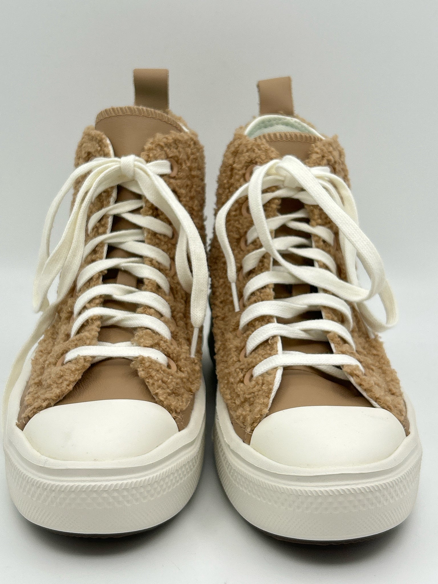 CONVERSE Size 6 Tan Women Sneakers NWOT