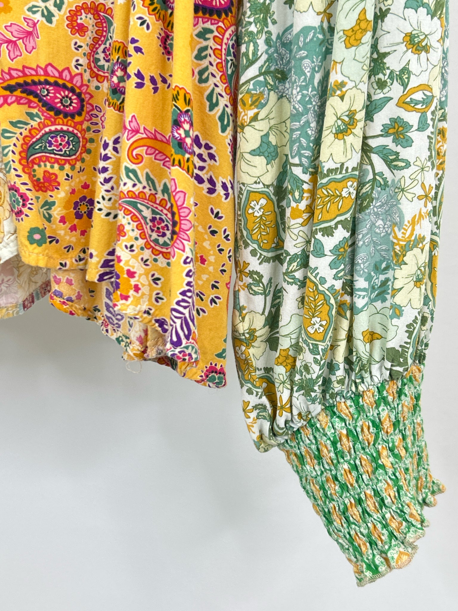 Oli & Hali Size M GREEN AND WHITE Women Blouse