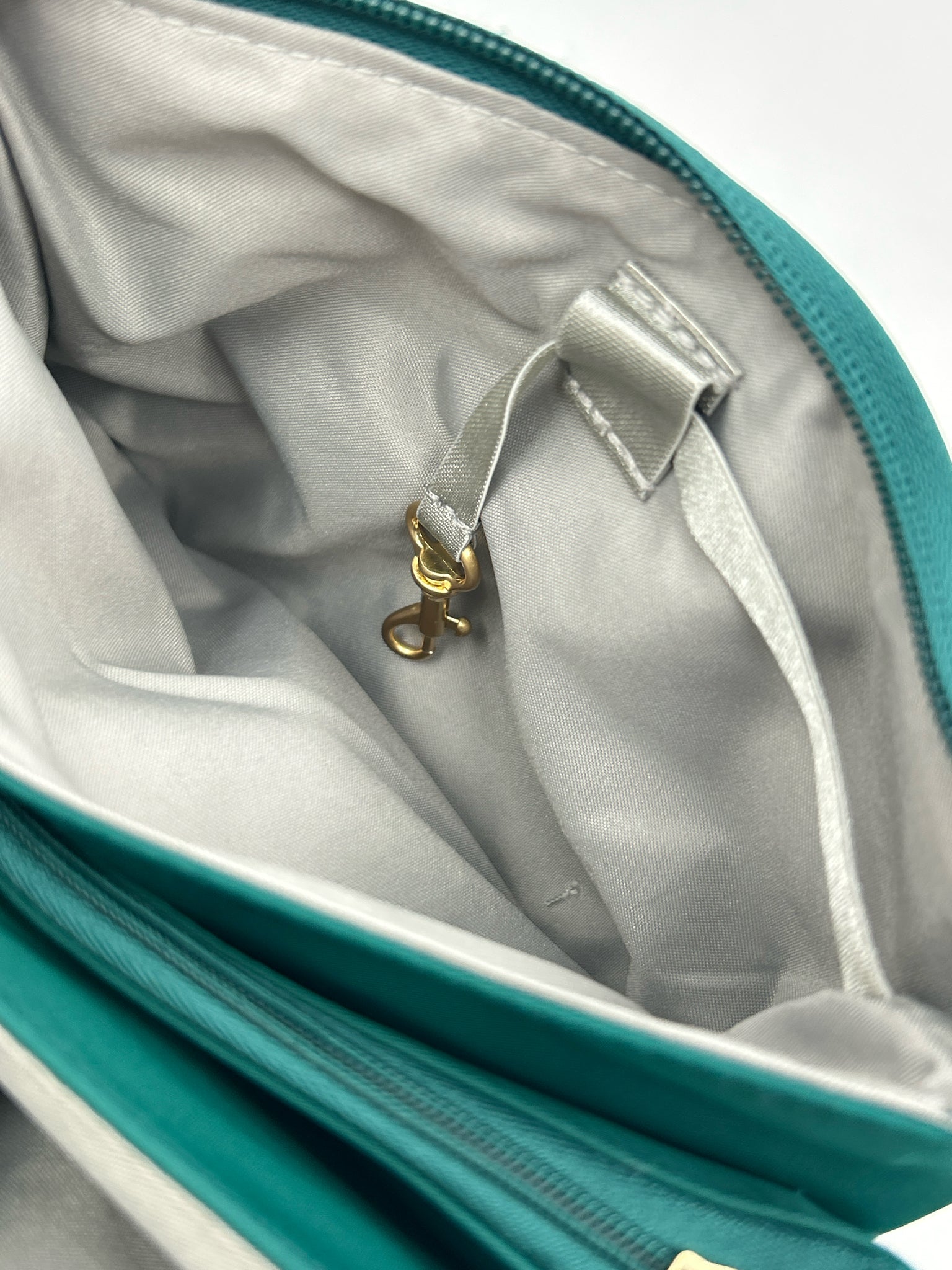 BAGGALLINI Emerald Women Purse