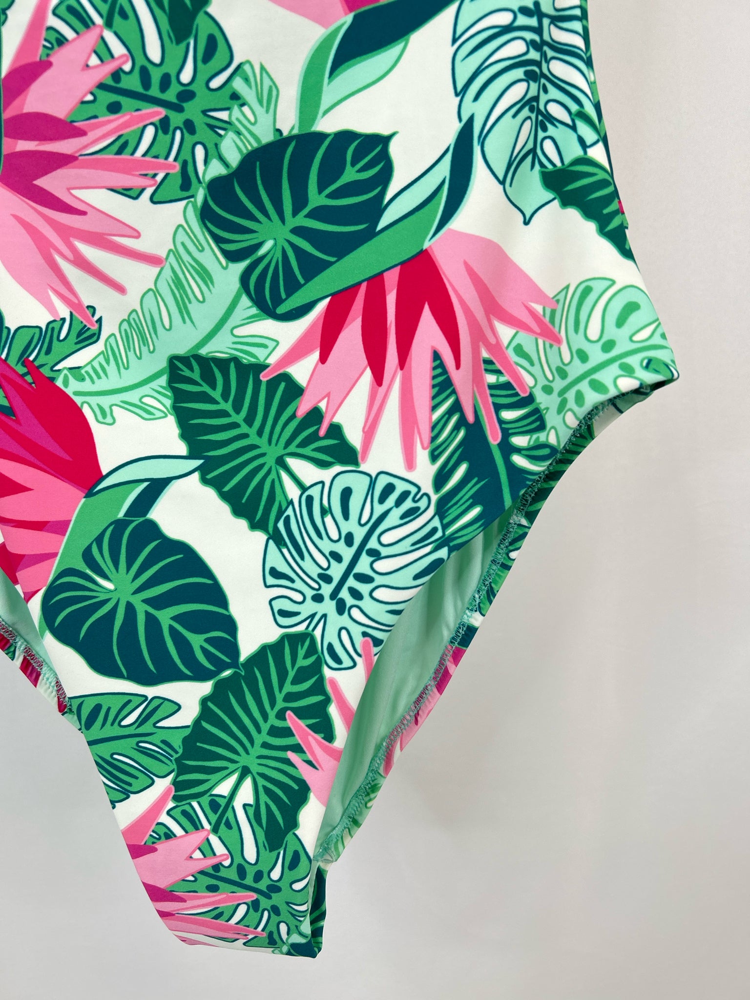 MATILDA JANE NWT Size M Green Floral Women Bathing Suit