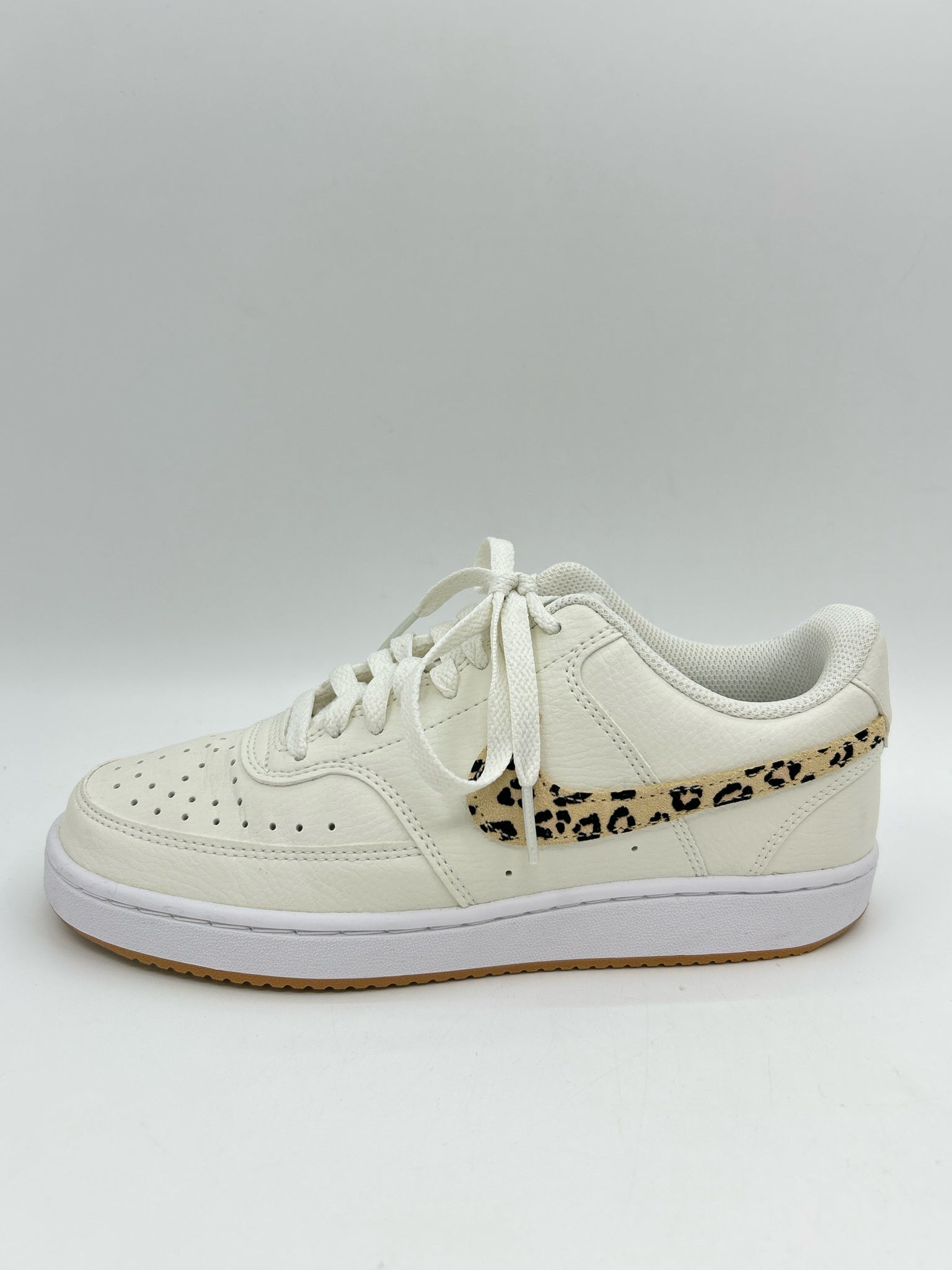 NIKE Size 8 Ivory and White Women Sneakers