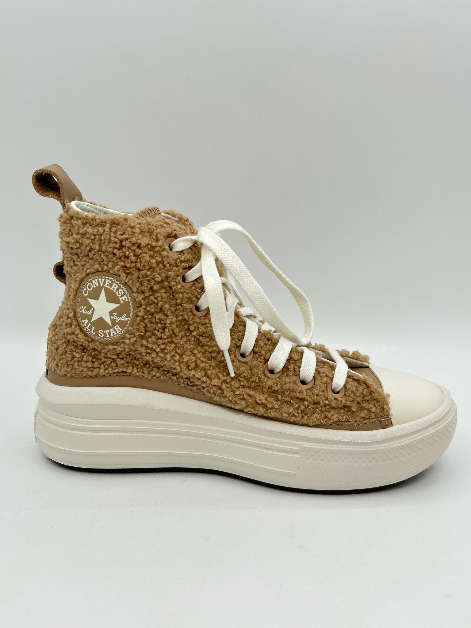 CONVERSE Size 6 Tan Women Sneakers NWOT