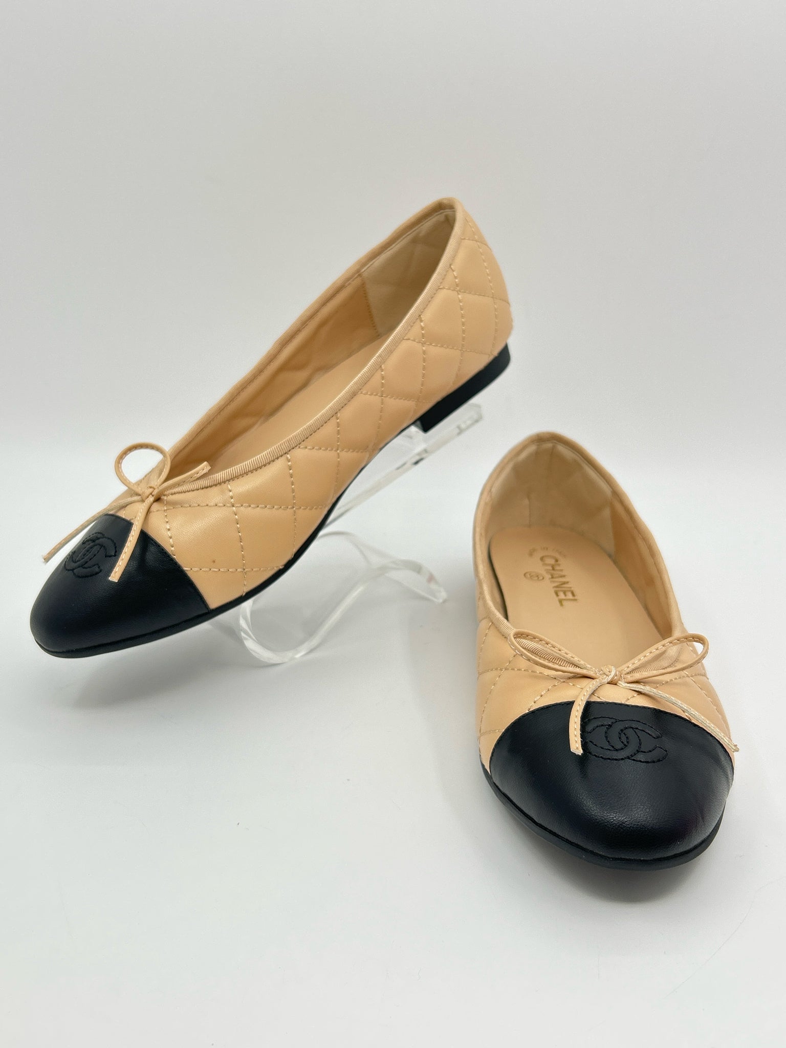 CHANEL Size 41 Beige & Black Women Flats