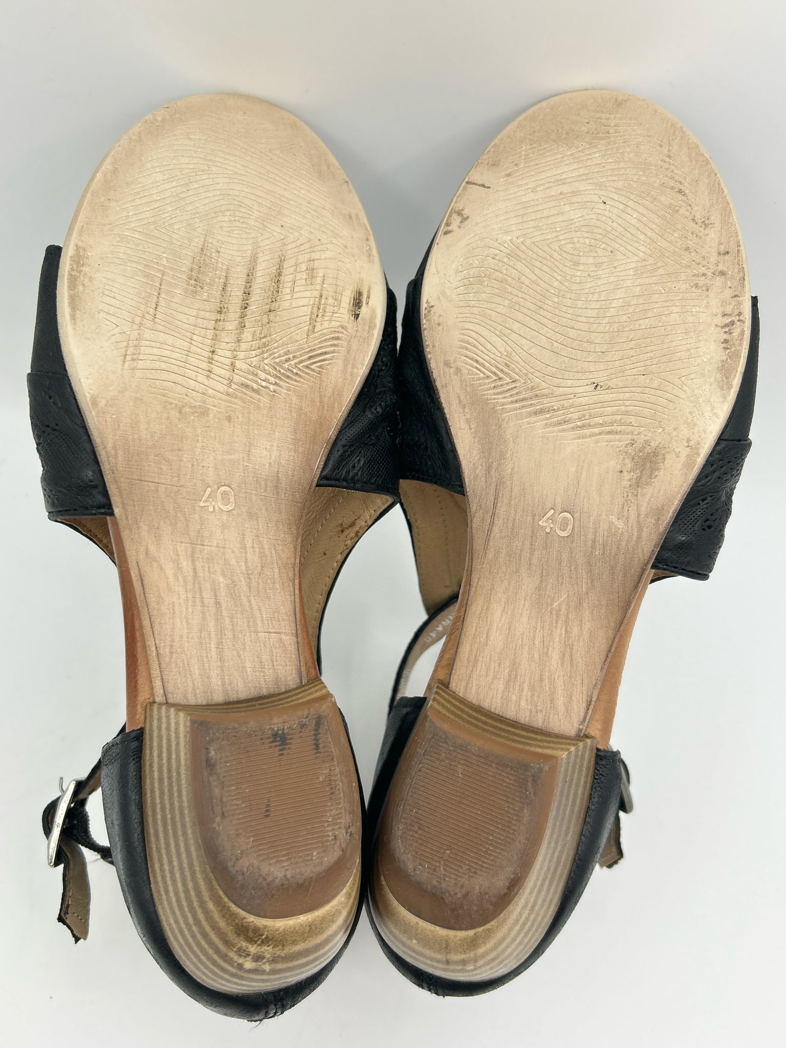 MIZ MOOZ Size 40 Black Women Sandal