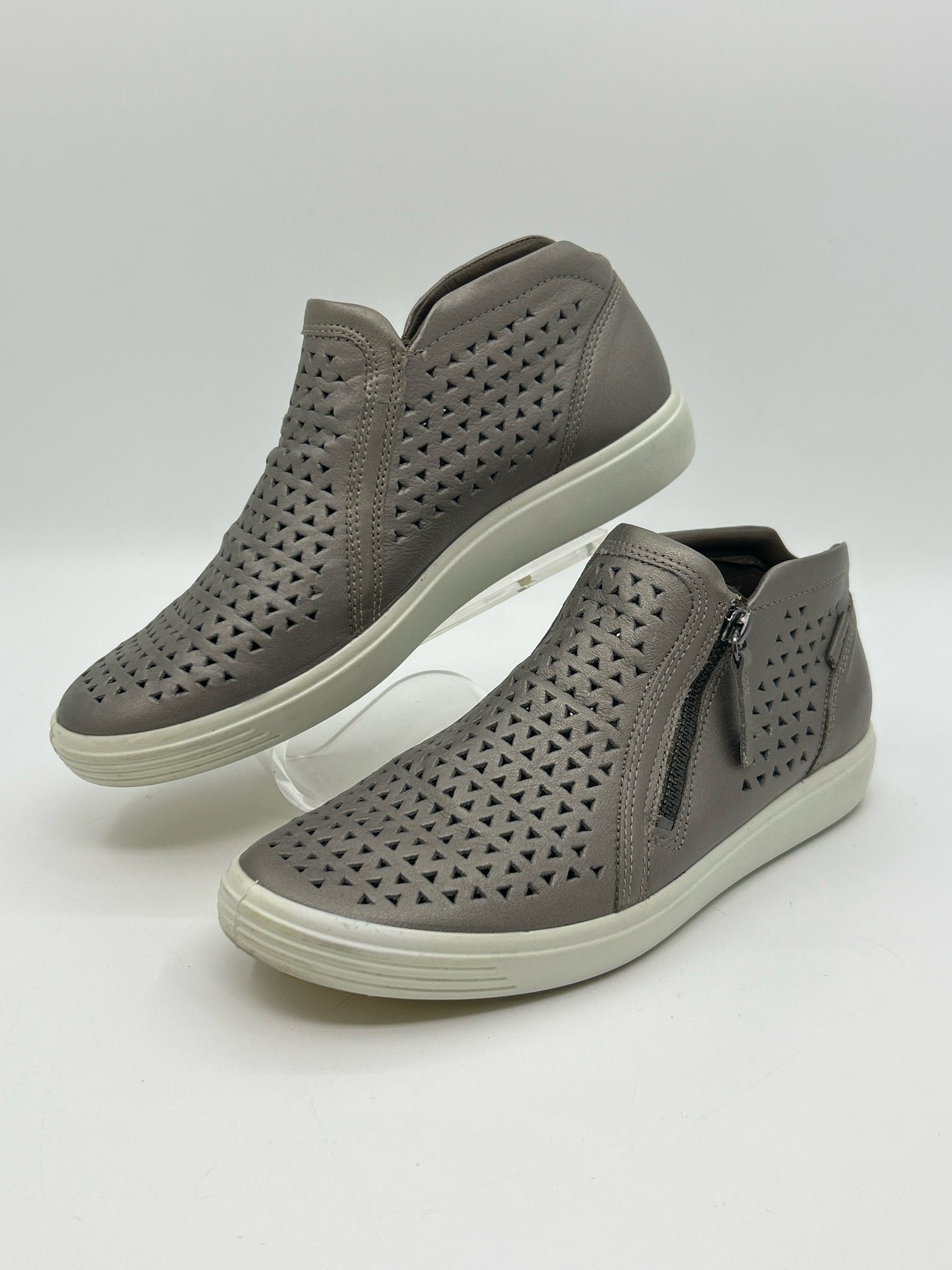 ECCO Size 9 Grey Women Booties