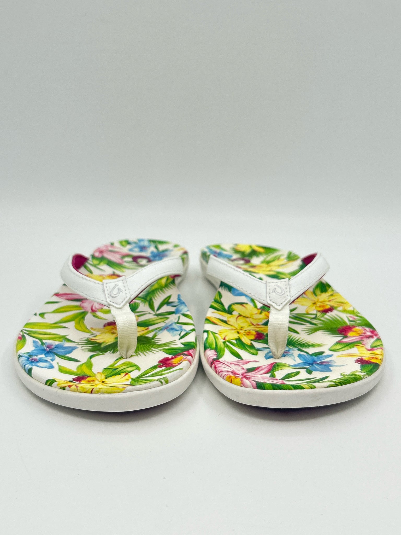 OLUKAI Size 9 FLORAL PRINT Women Flip flops
