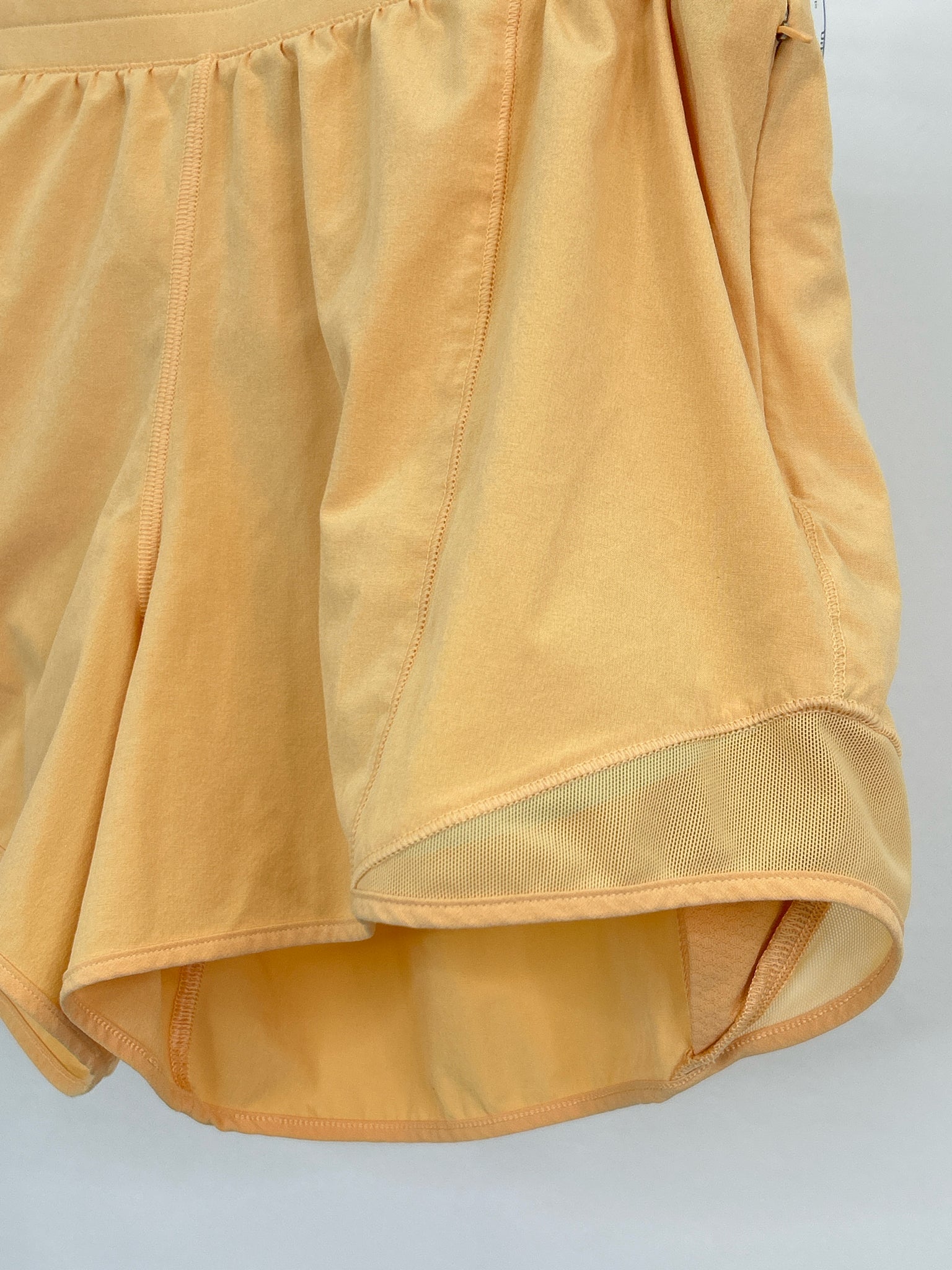 LULULEMON Size 8 Pale Yellow Women Shorts