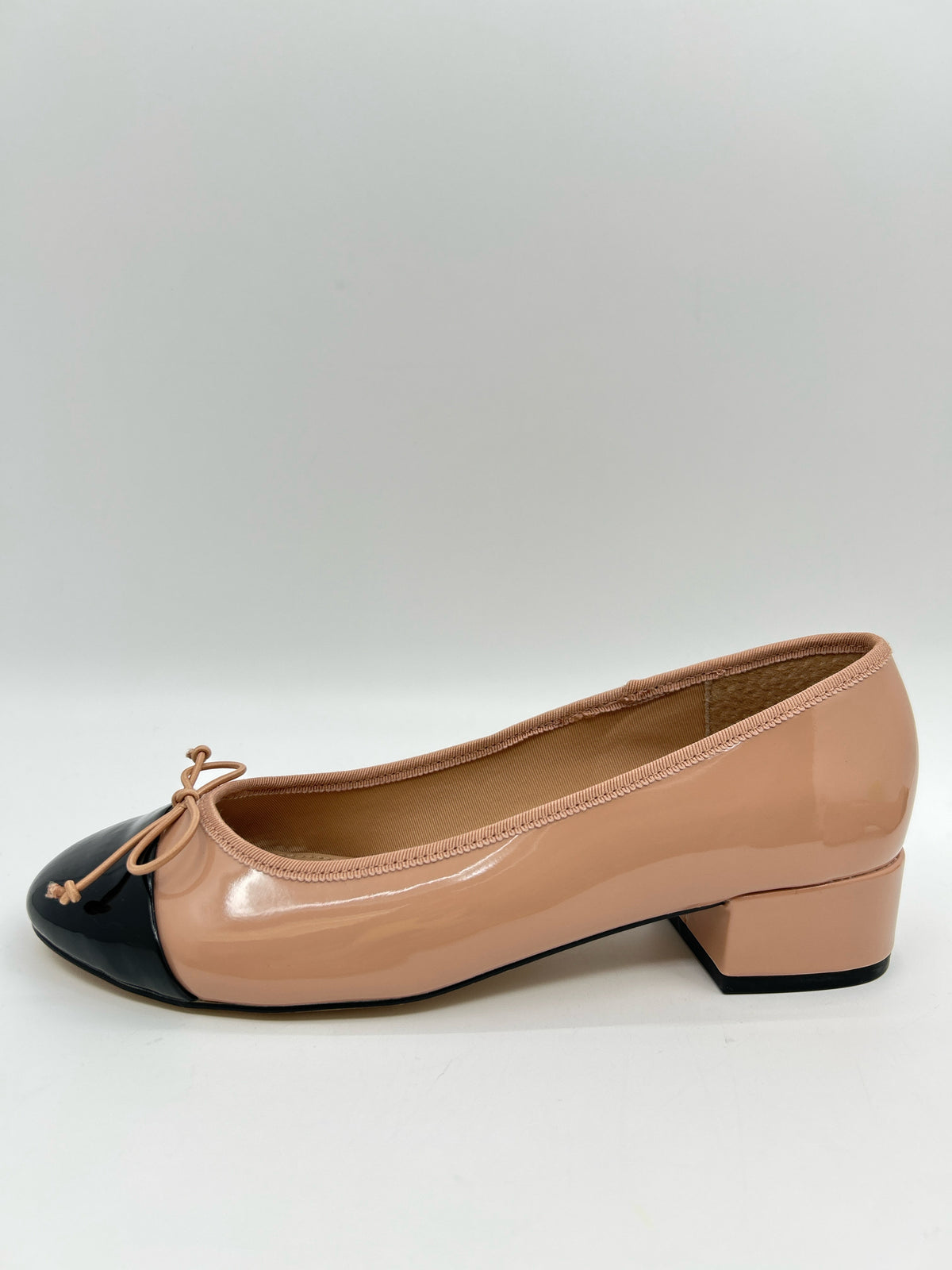 STEVE MADDEN Size 8M Beige & Black Women Pumps