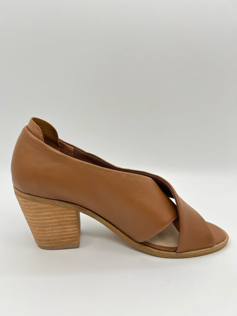 KELSI DAGGER Women Size 8.5 Brown Sandal