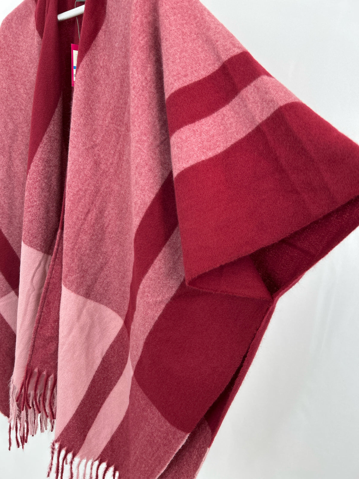 VINCE CAMUTO NWT Size One Size WINE Women Wrap
