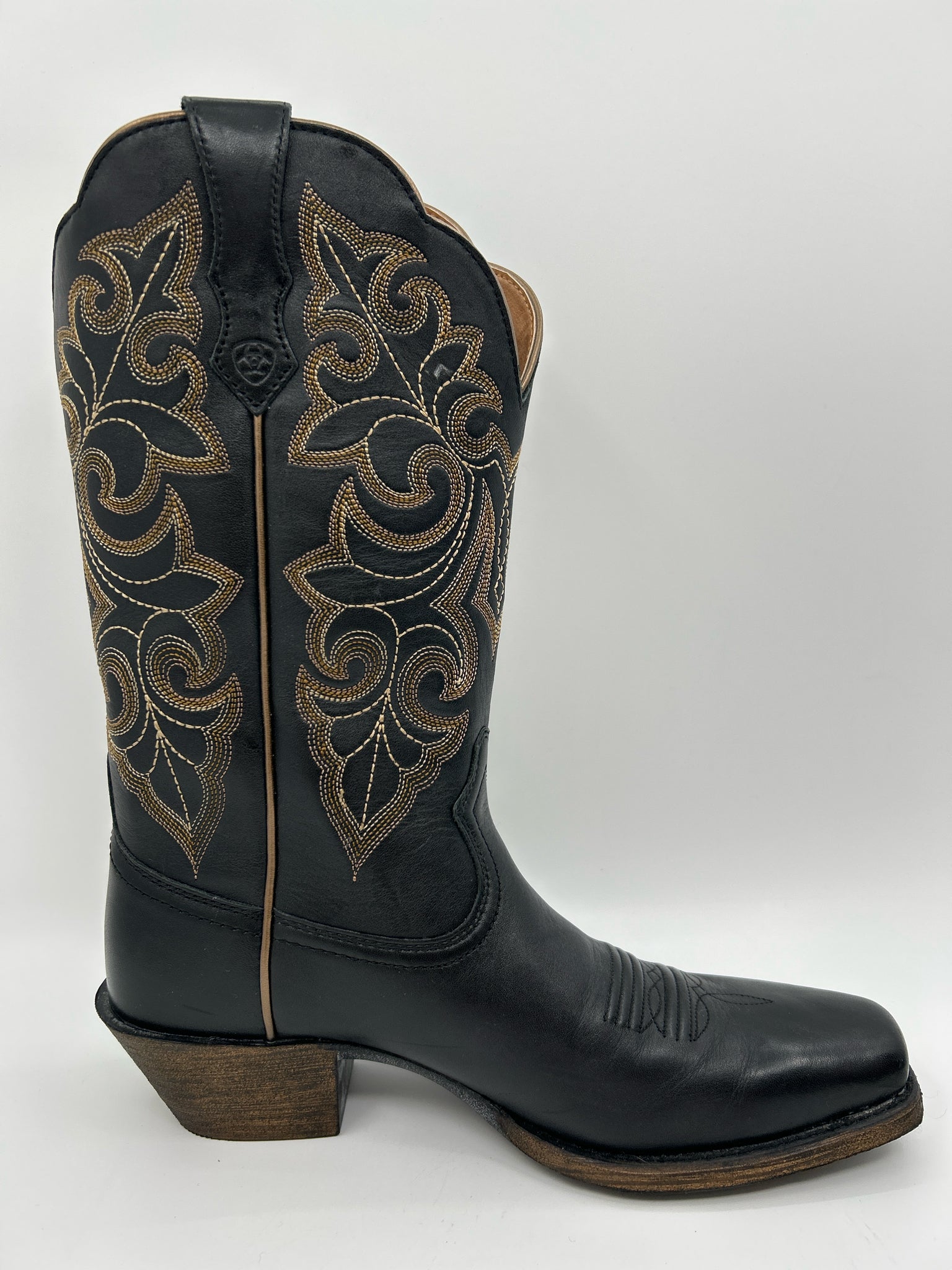 ARIAT Size 6.5B black and brown Women Boots