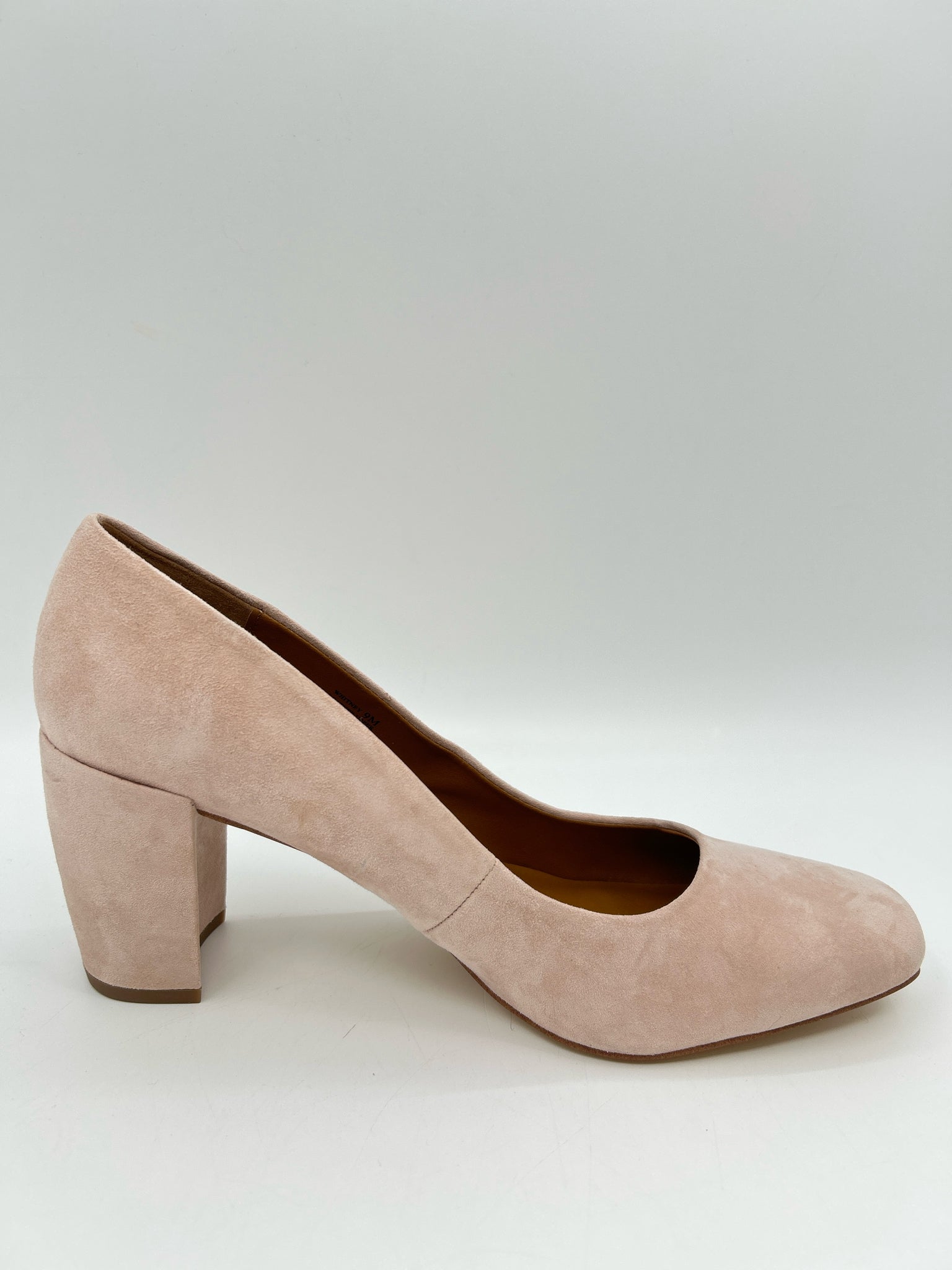 HALSTON Size 9M Pale Pink Women Pumps NWOB