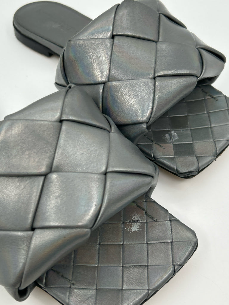 BOTTEGA VENETA Size 38 METALLIC SILVER Women's Sandal