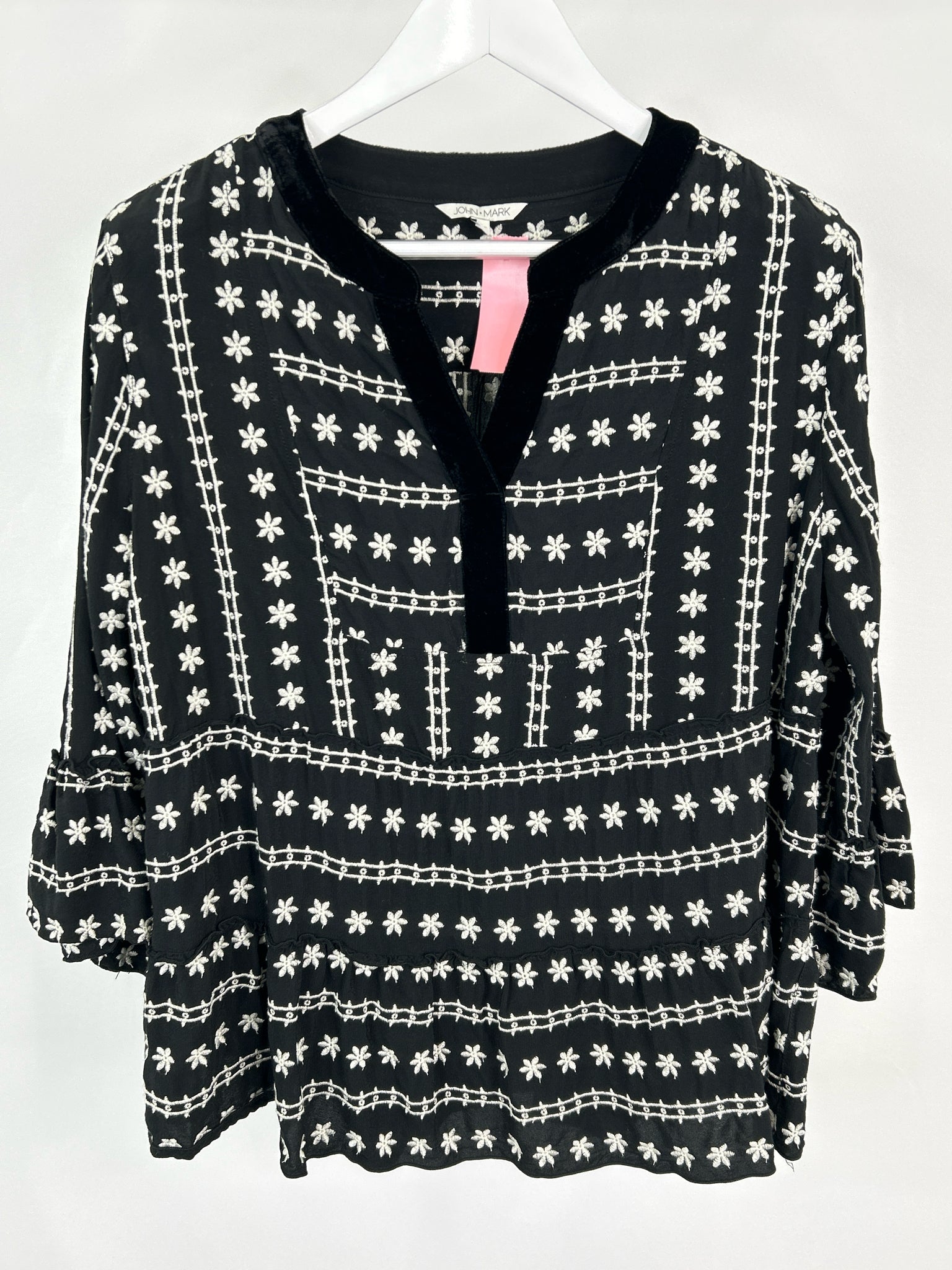 John Mark Size L Black & White Women Top
