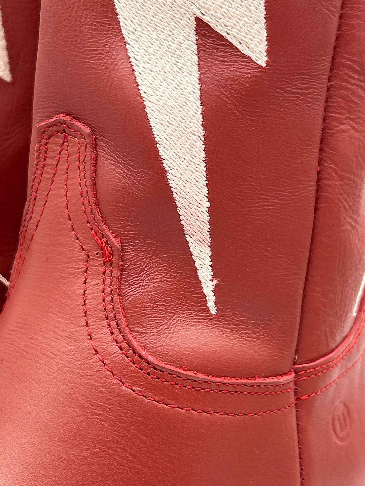 DINGO Size 7.5M red and white Women Boots