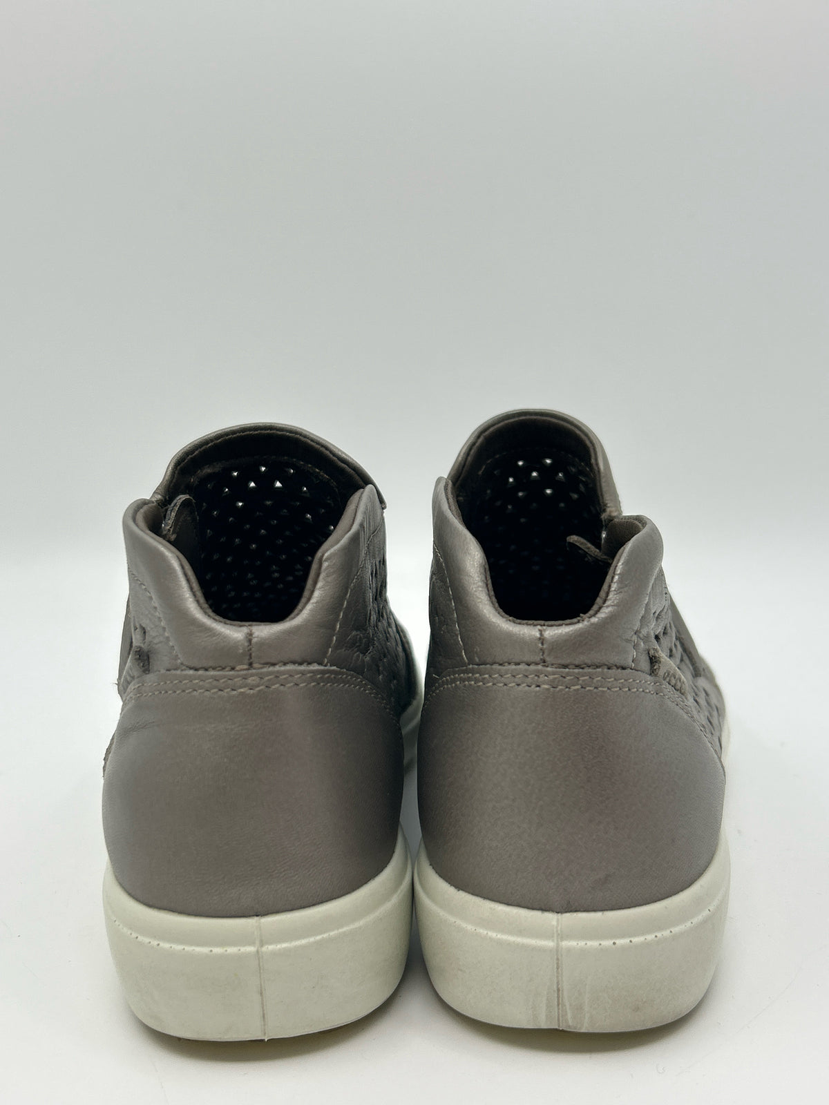 ECCO Size 9 Grey Women Booties