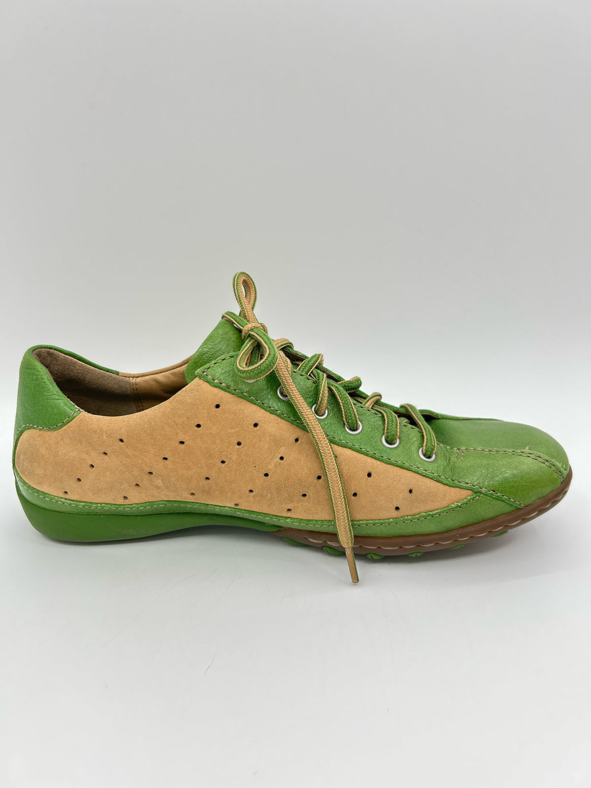 BORN Size 9 Green Women Sneakers